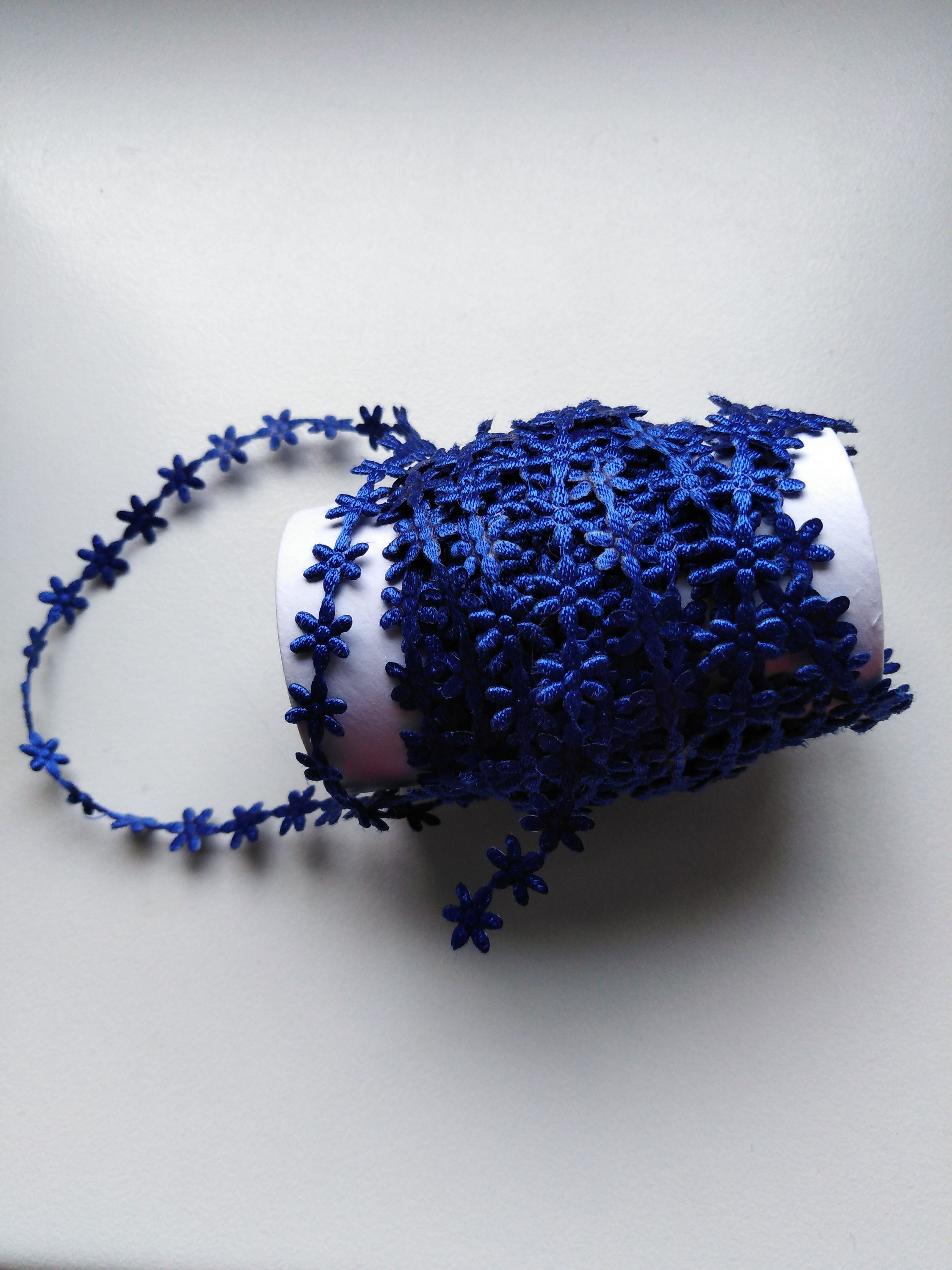 Aplikace metráž - květy malé královská modř