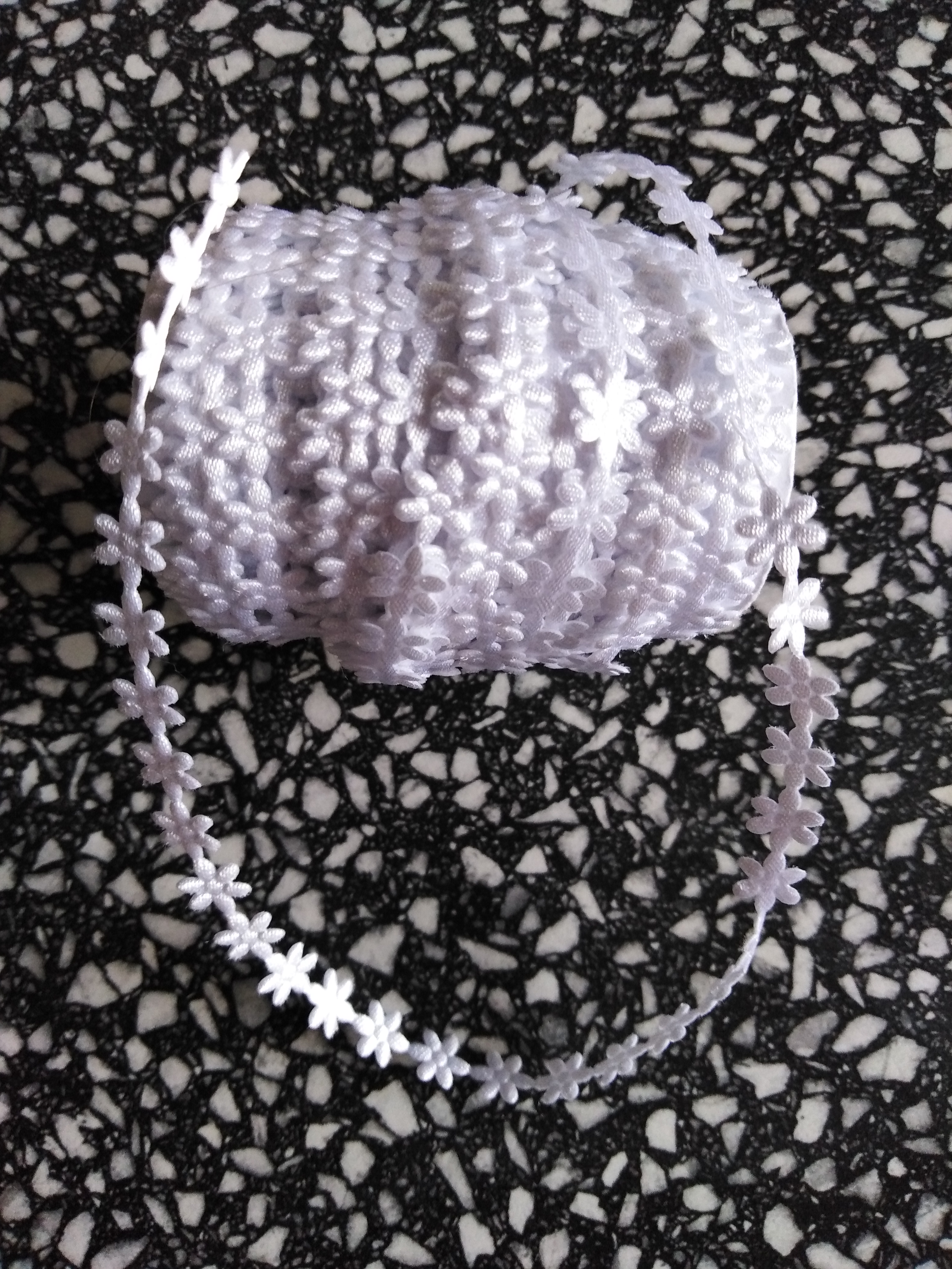 Aplikace metráž - květy malé bílé