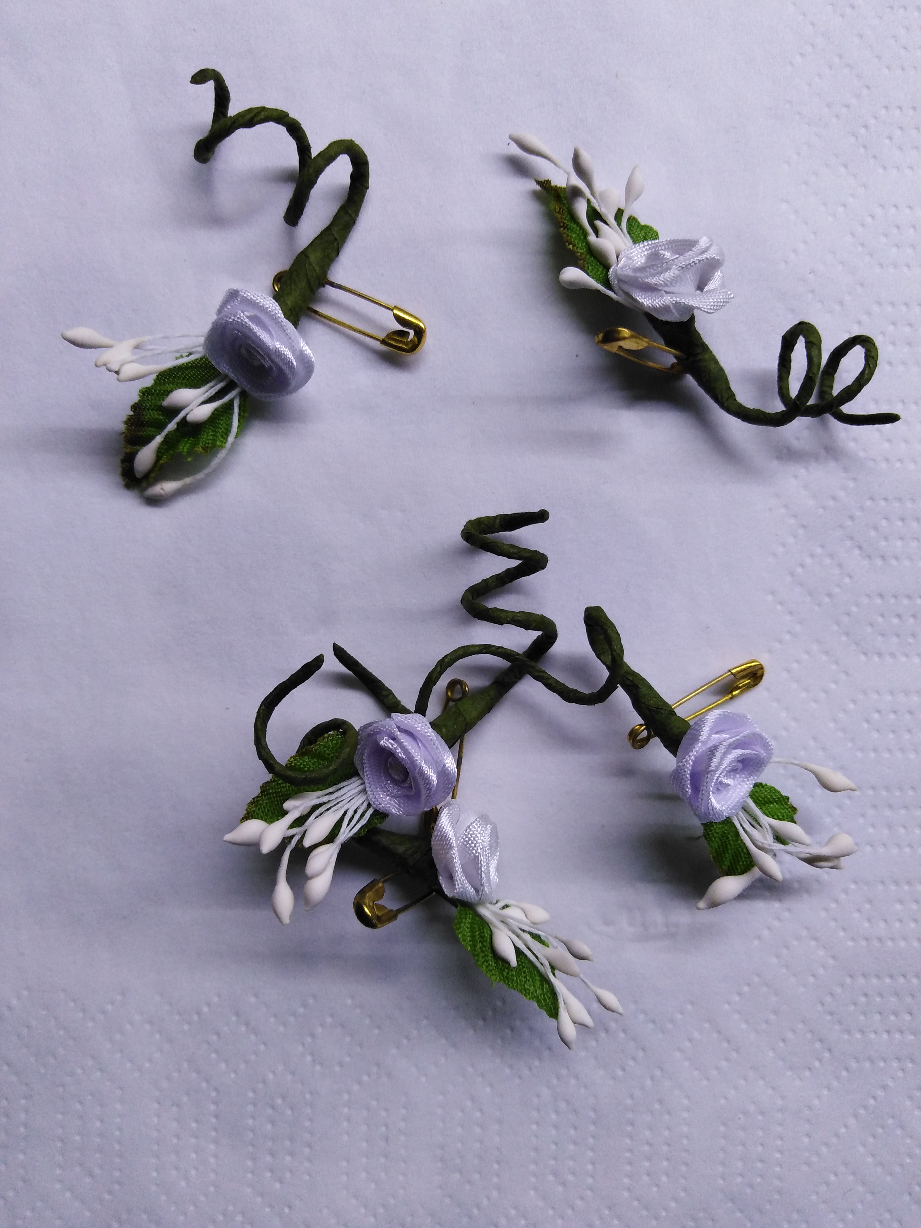 Růžička svatební ozdobná bílá