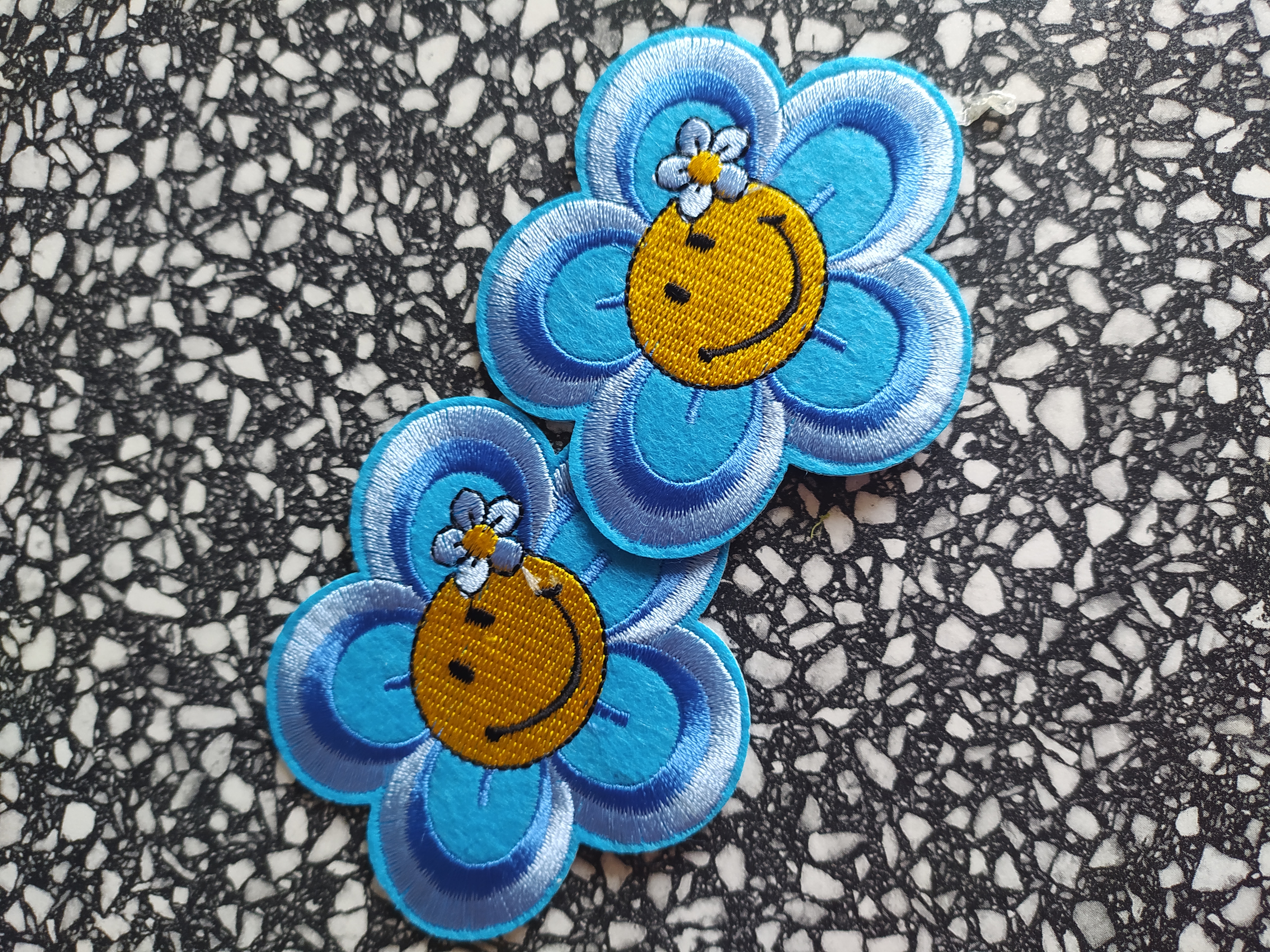 Aplikace nažehlovací kytička modrá