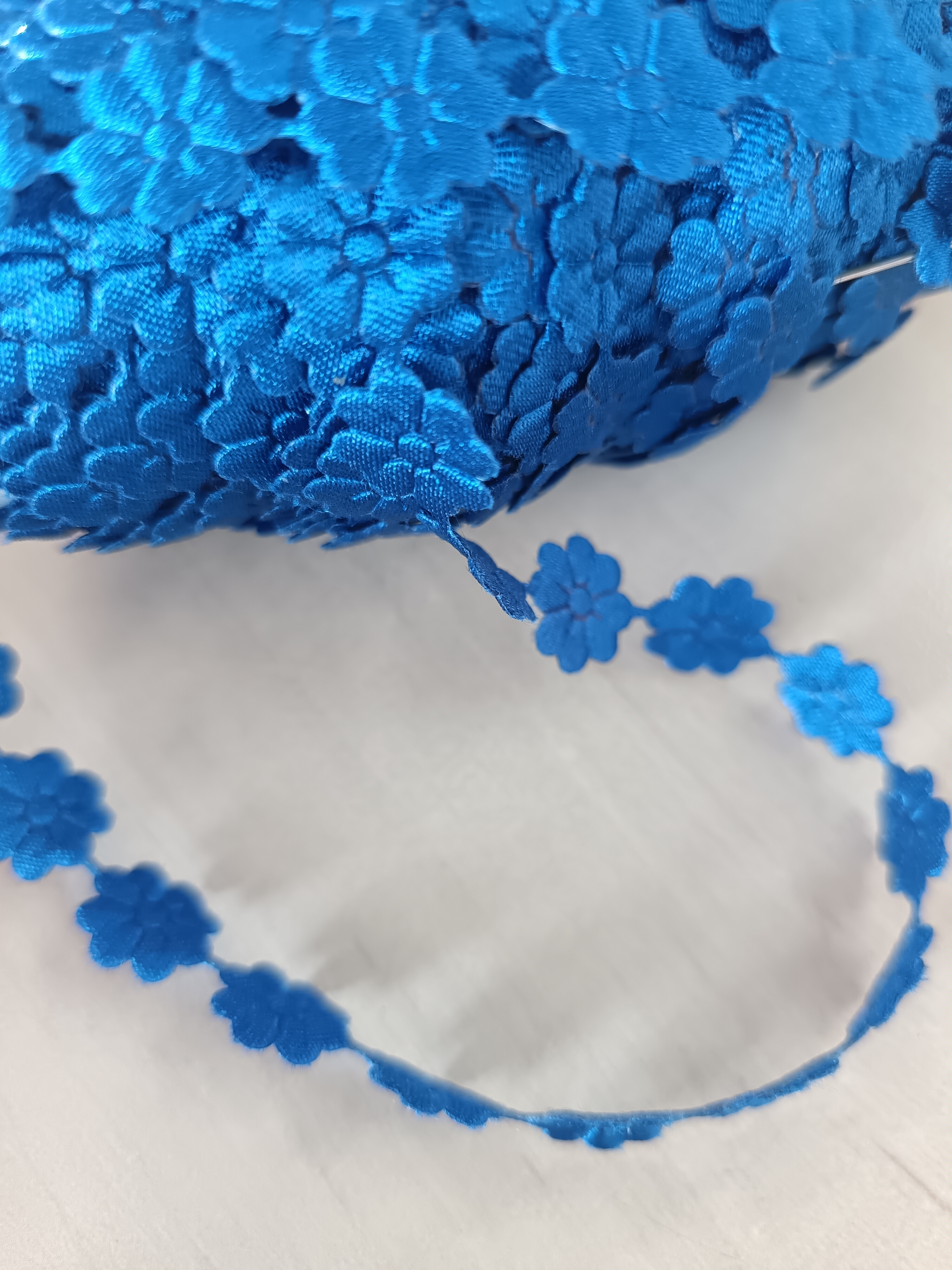 Aplikace metráž - čtyřlístek královská modř