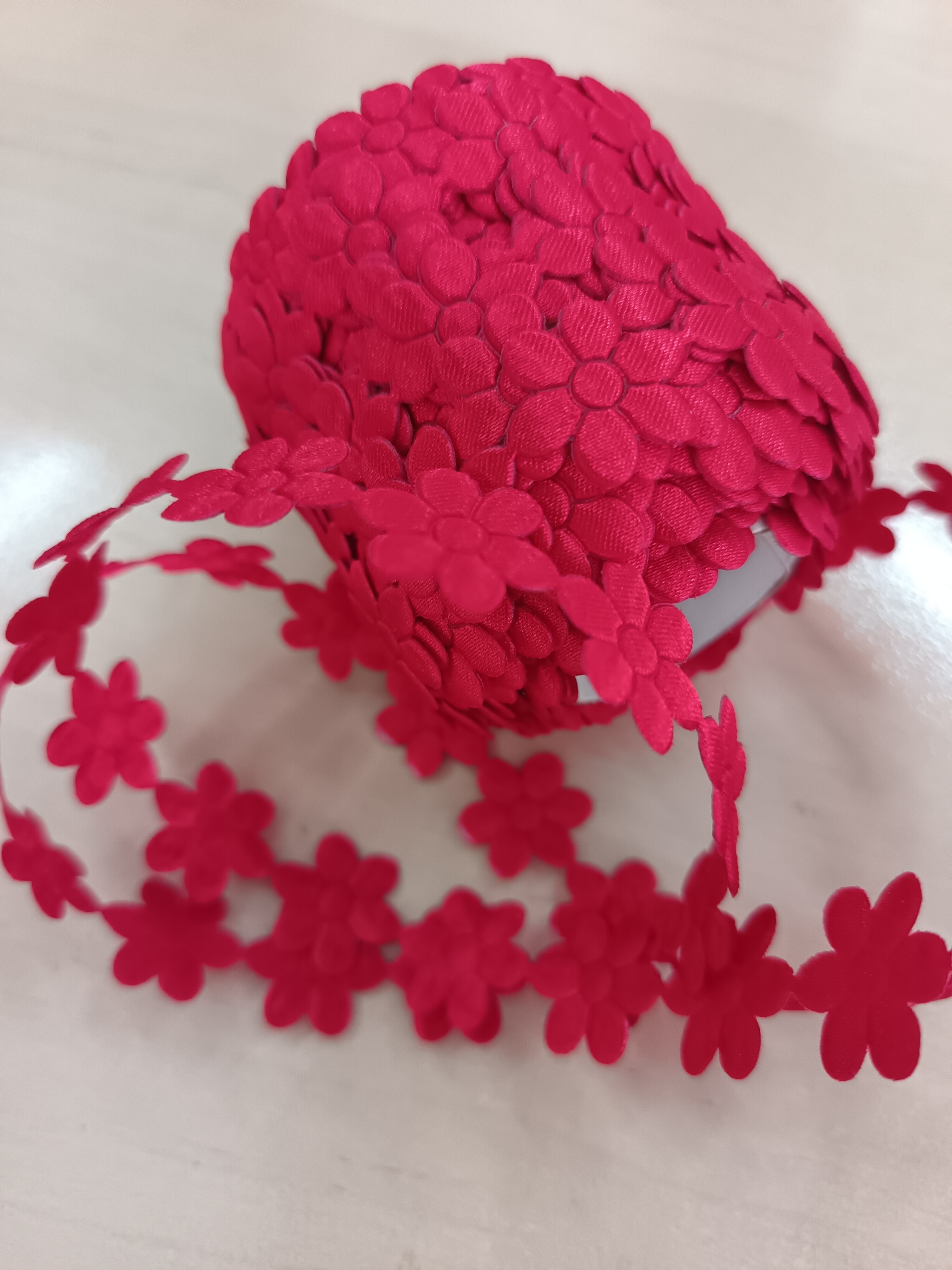 Aplikace metráž - květy velké červené