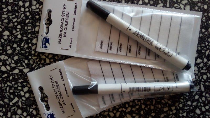 Nažehlovací štítky na oblečení + popisovač