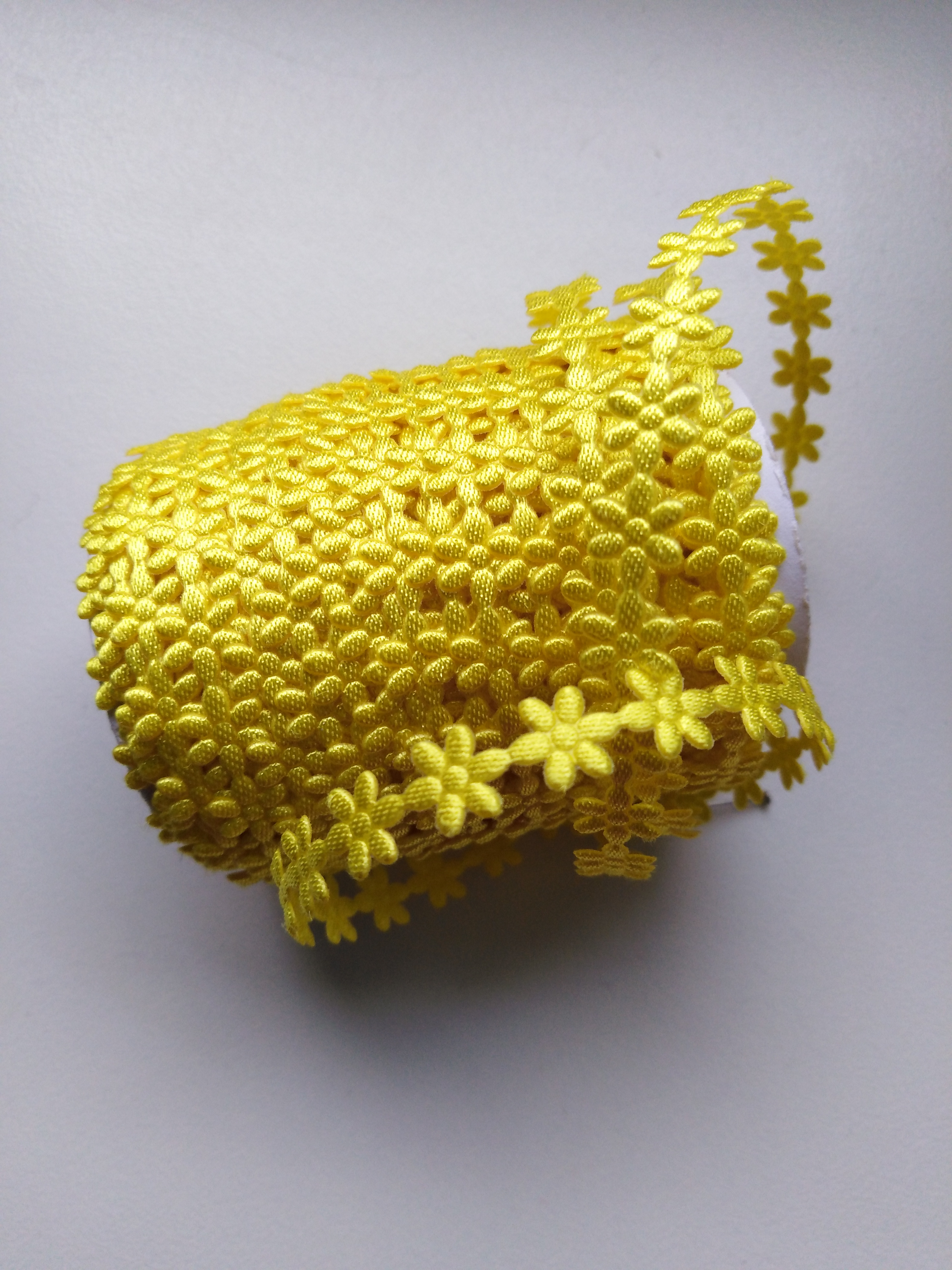 Aplikace metráž - květy malé žluté