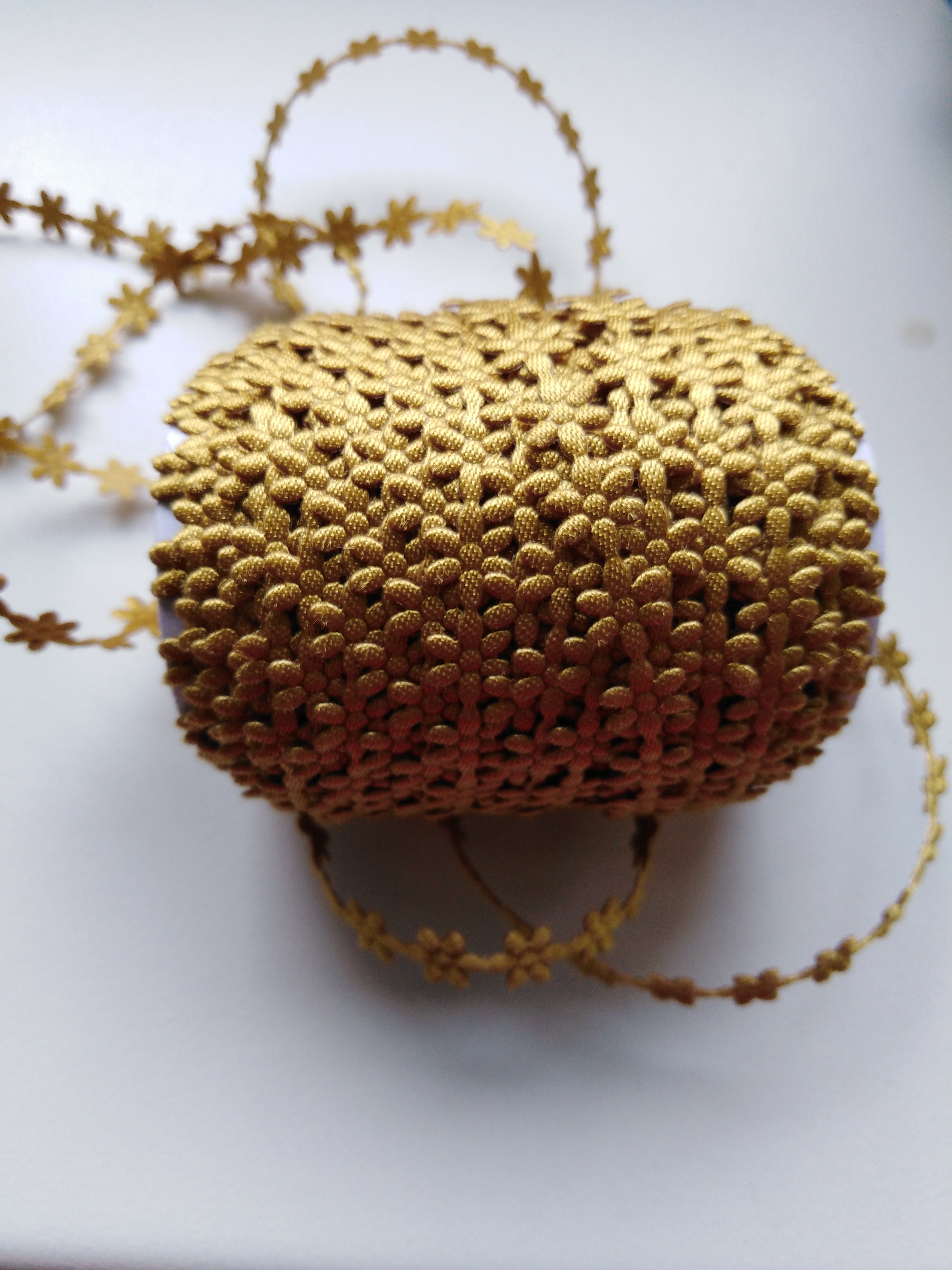 Aplikace metráž - květy malé jantarové