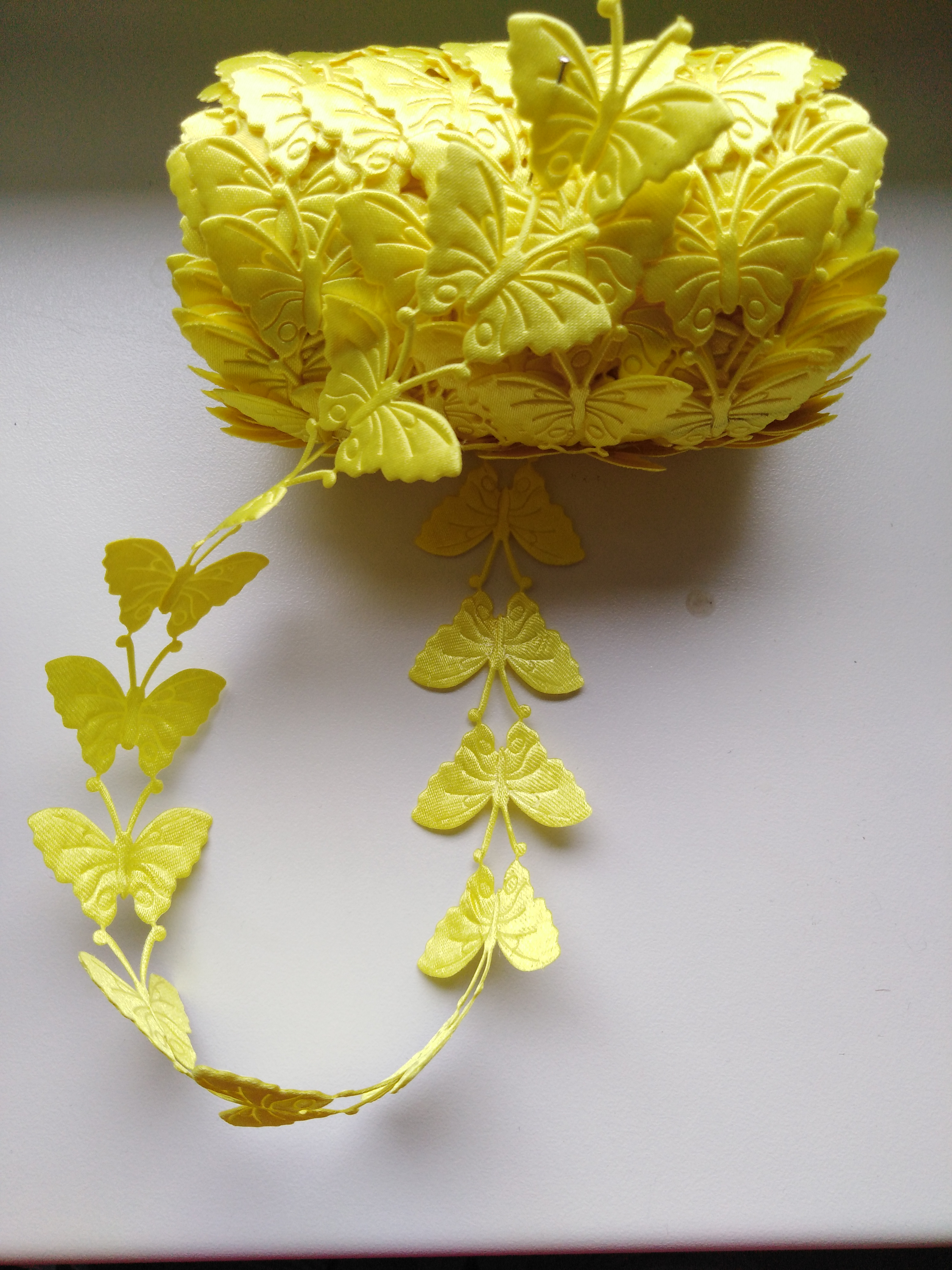 Aplikace metráž - motýlek žlutá