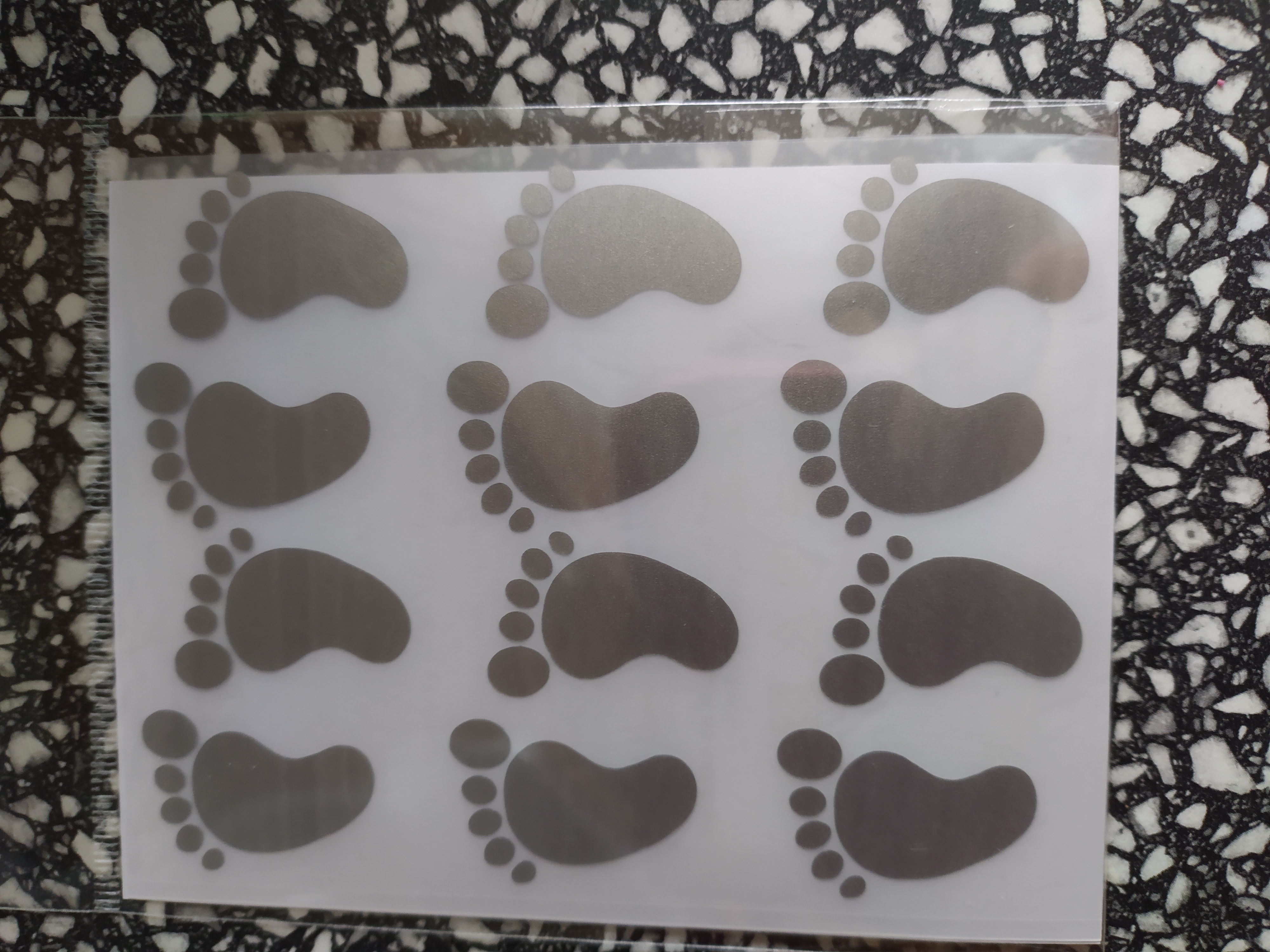 Reflexní motiv stopy