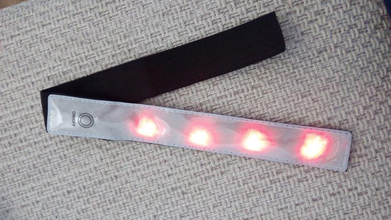 Reflexní páska s LED světlem