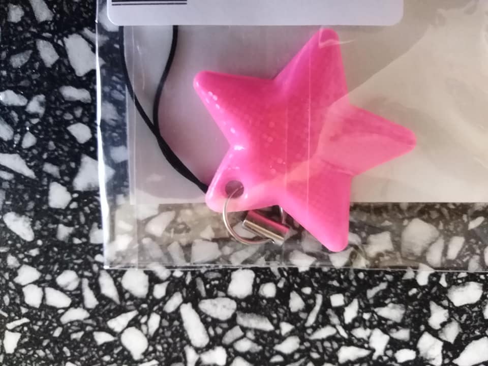 Reflexní taháček na zip růžová hvězdička