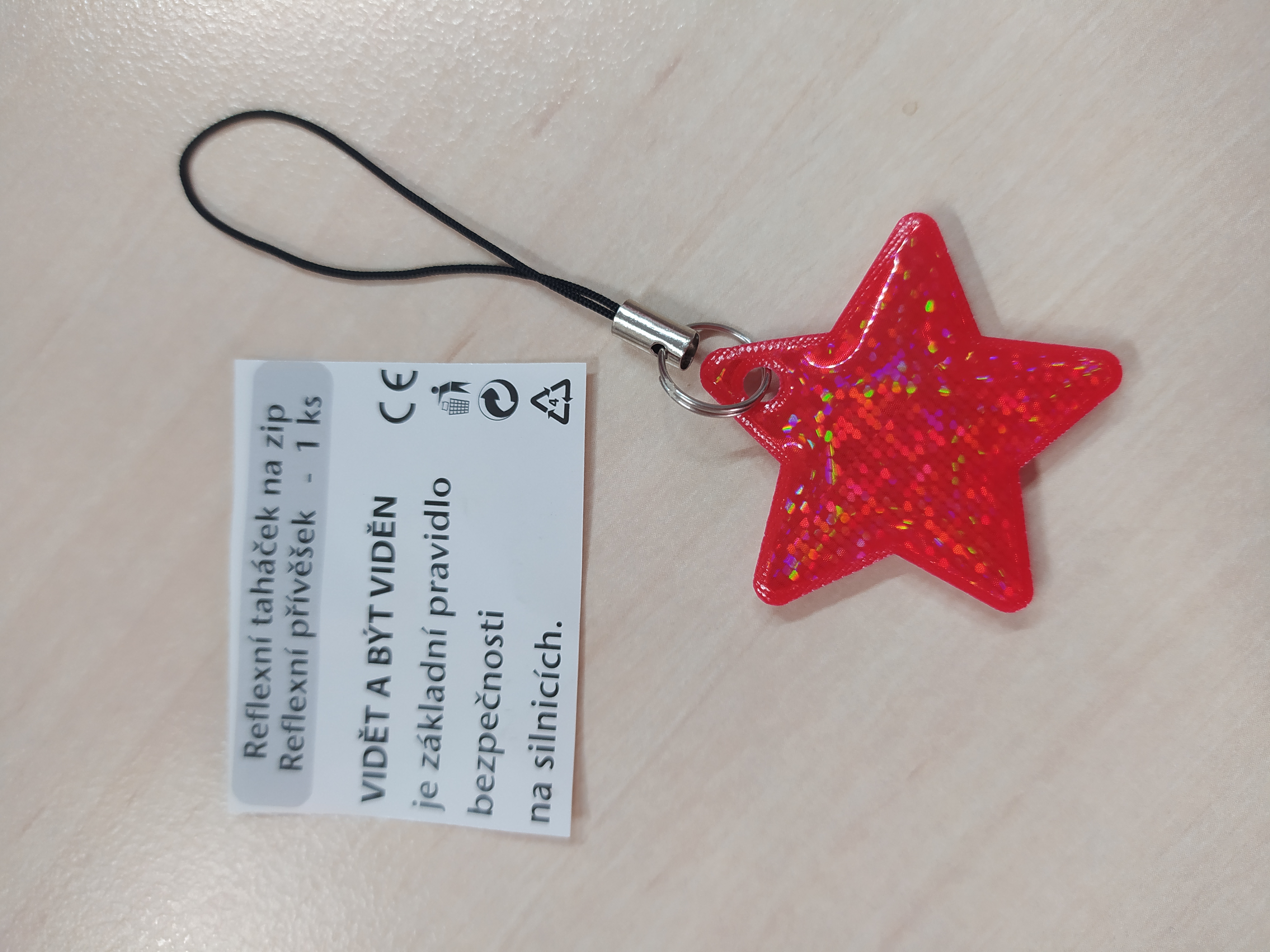 Reflexní taháček na zip červená hvězdička