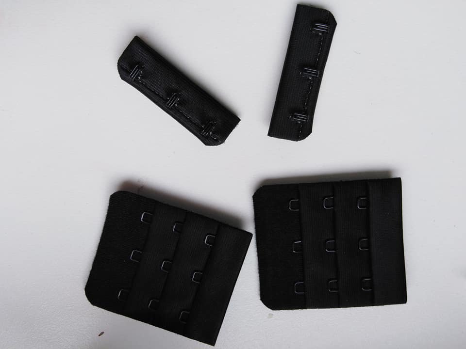 Háčky a očka na stuze 3:3 černé