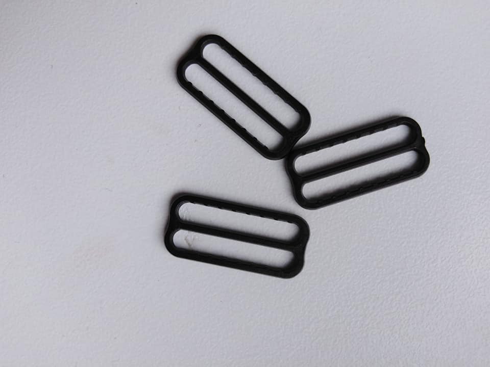 Zkracovač ramínkový 23 mm plast černý - 10 ks