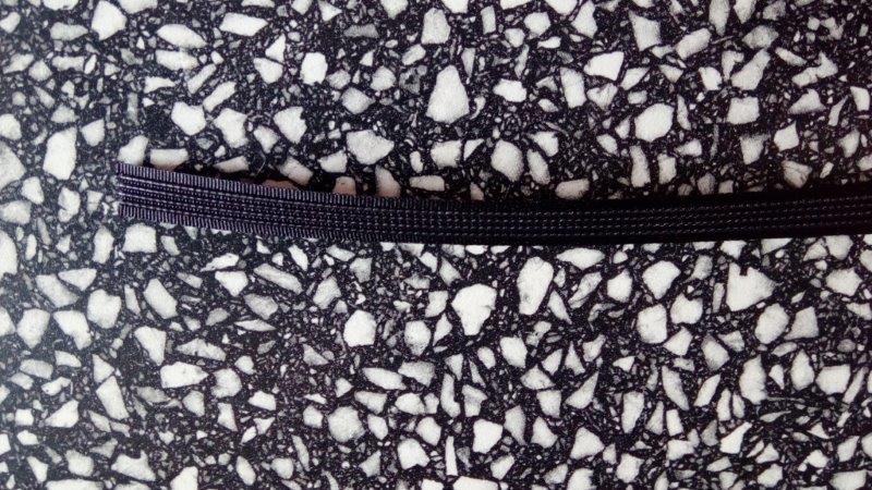 Kostice obetkaná 7 mm metráž černá