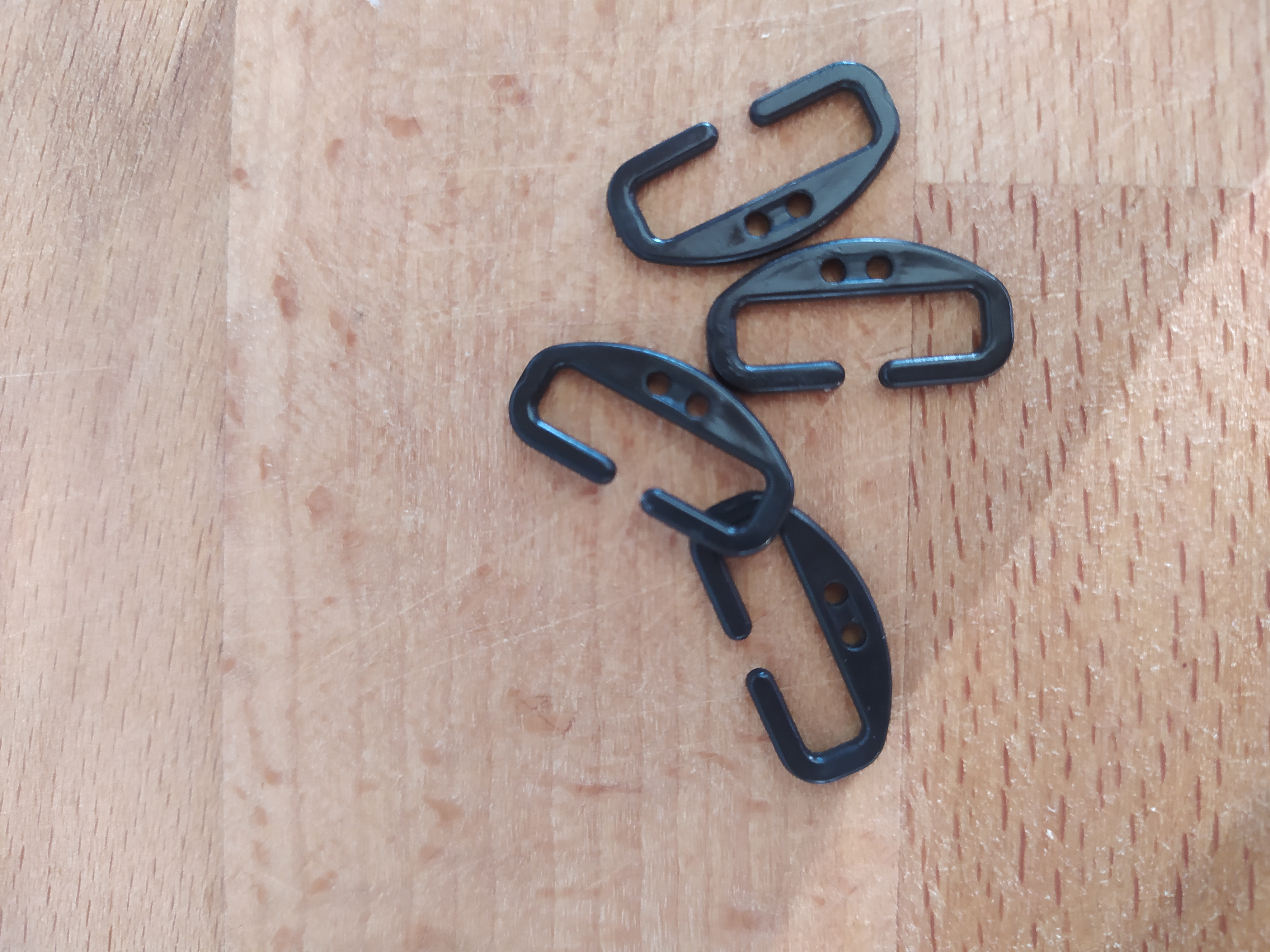 Háček pro uchycení podprsenky černý