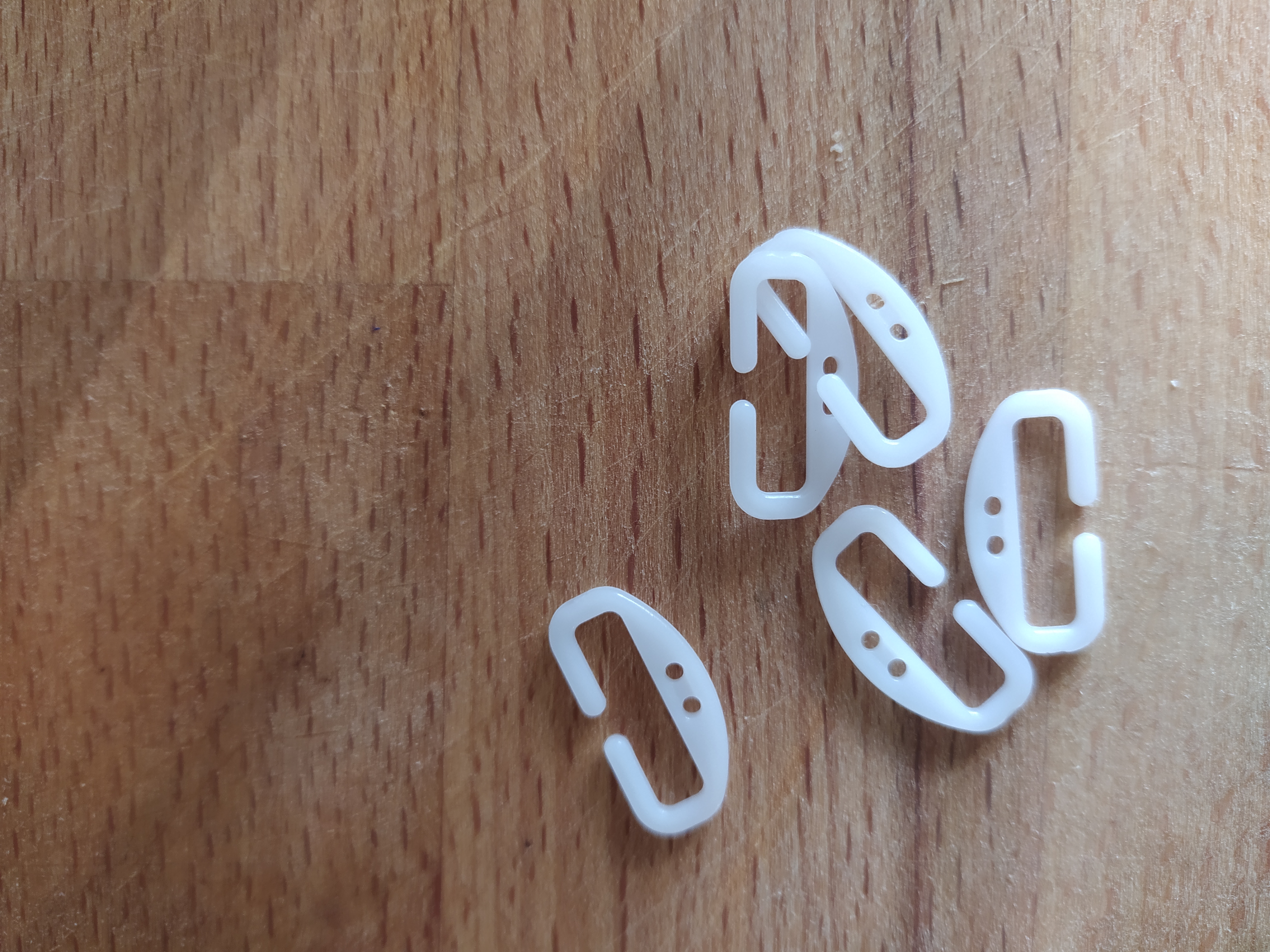 Háček pro uchycení podprsenky bílý