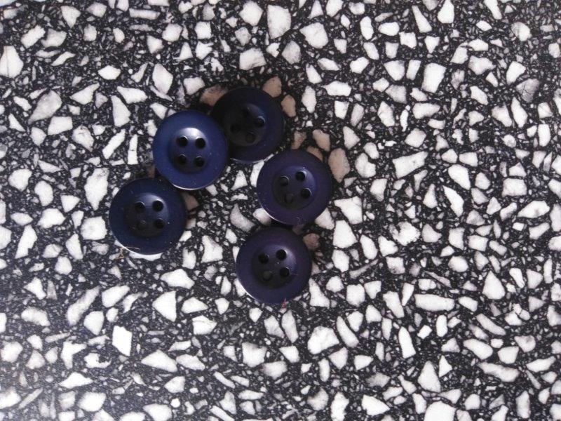 Knoflík montérkový temně modrý