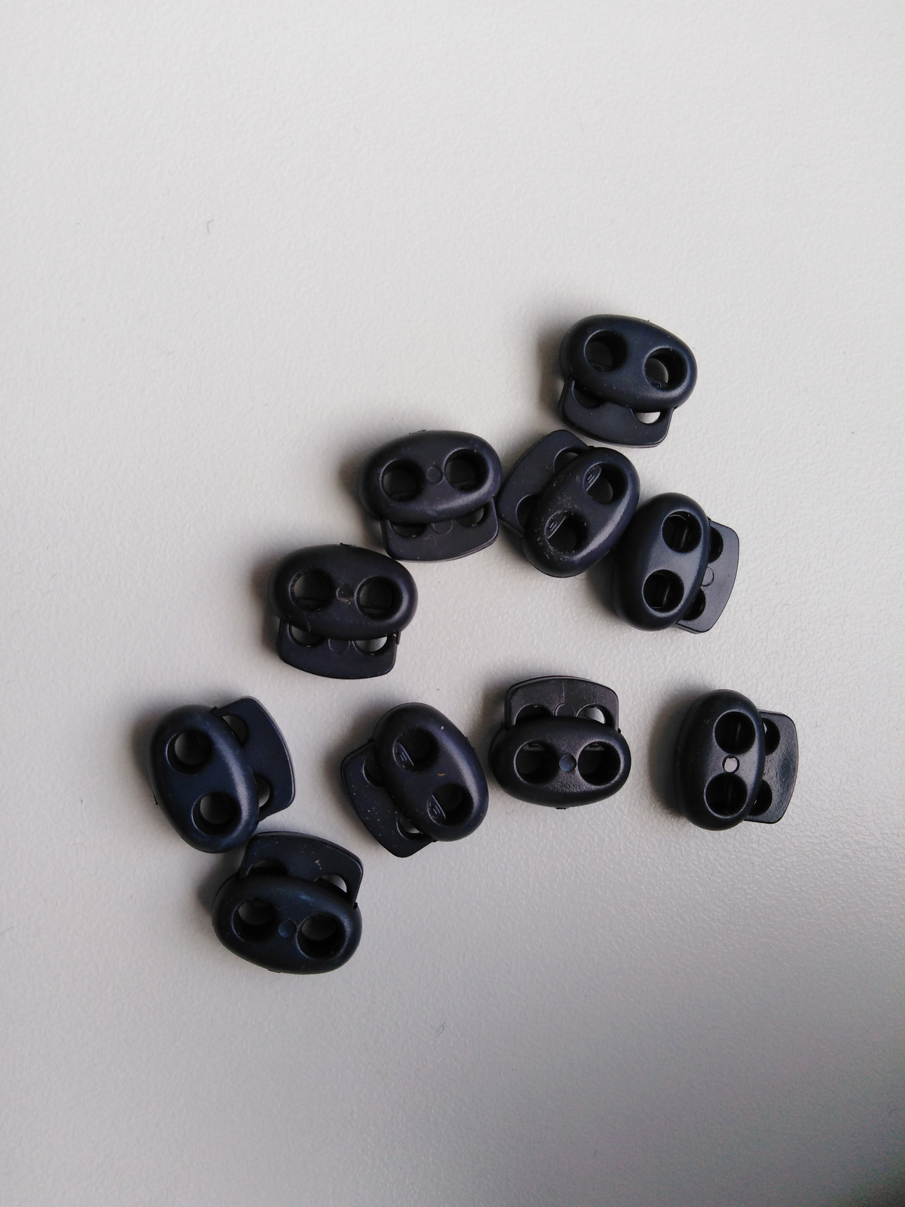 Brzdička dvoušňůrová malá tmavě šedá