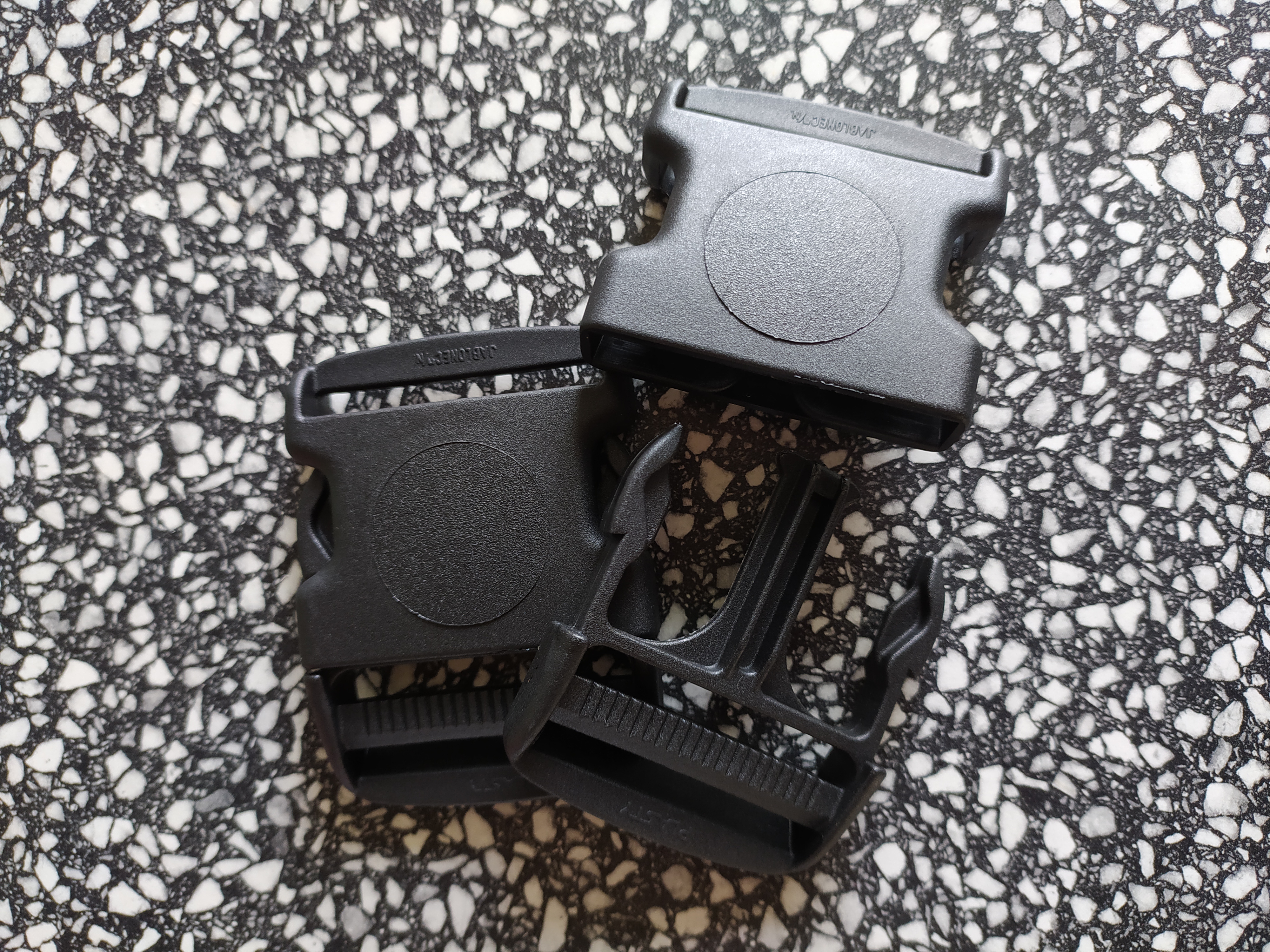 Spona plastová trojzubec 50 mm černá