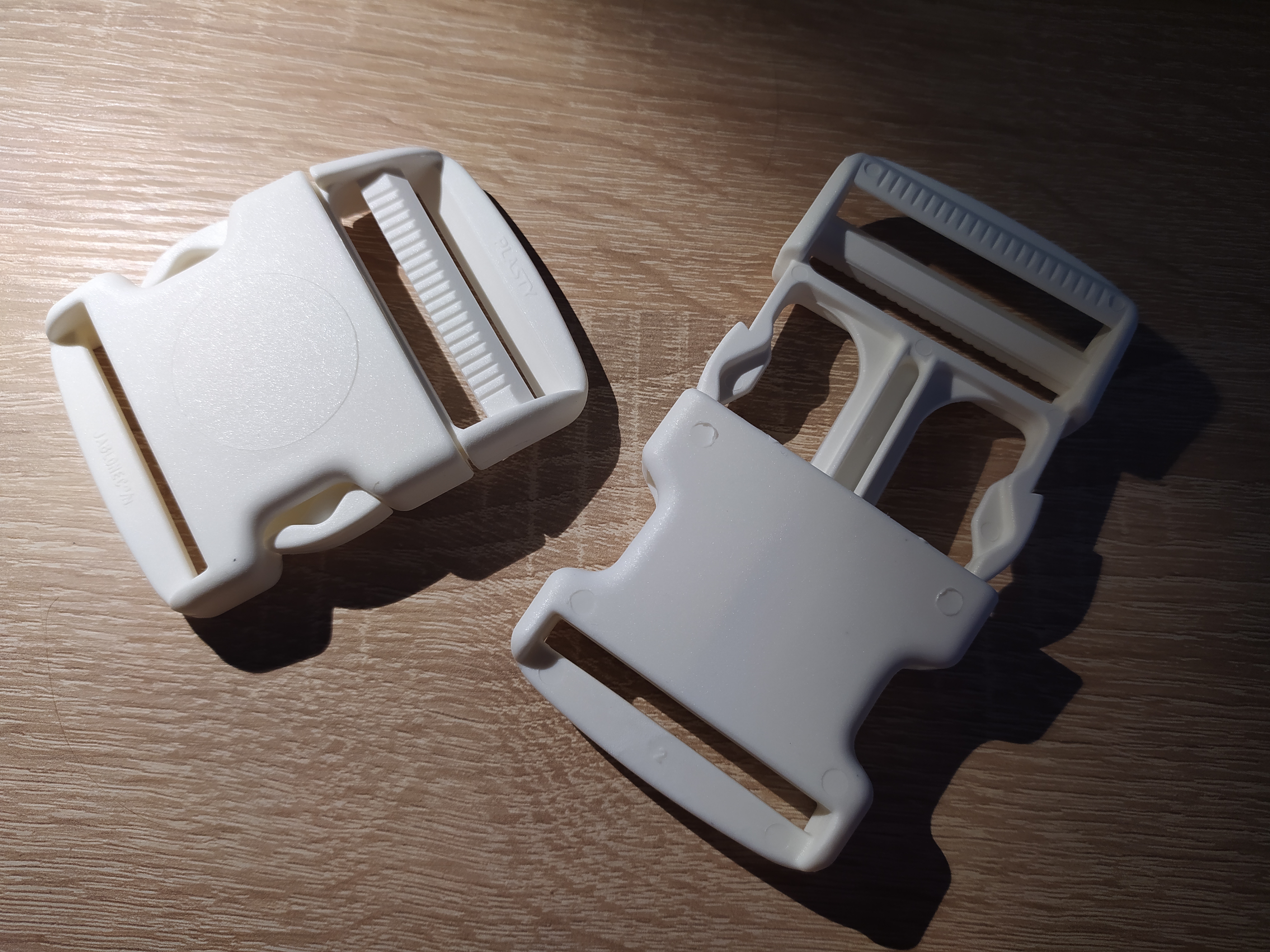 Spona plastová trojzubec 50 mm bílá