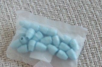 Plastová koncovka na šňůru bledě modrá