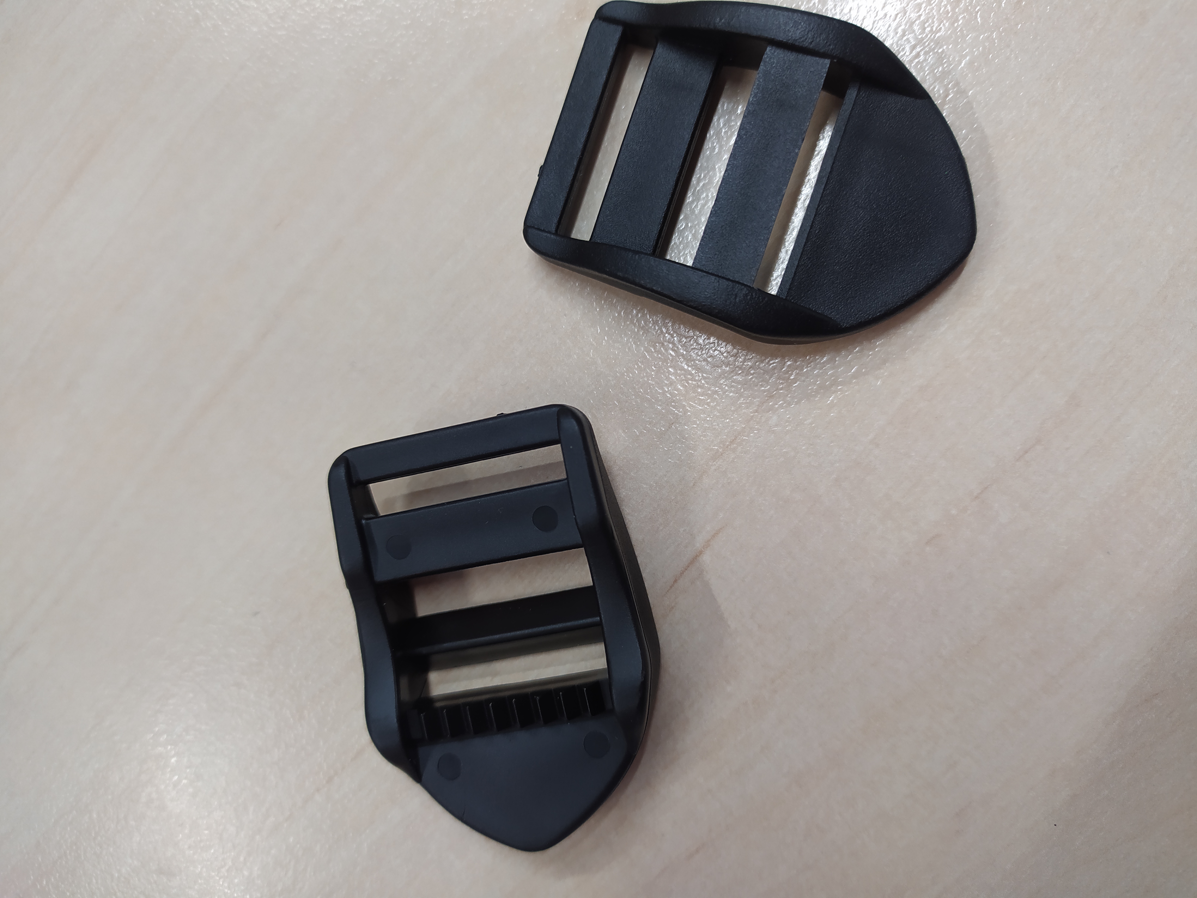 Spona žebříček 25 mm černá