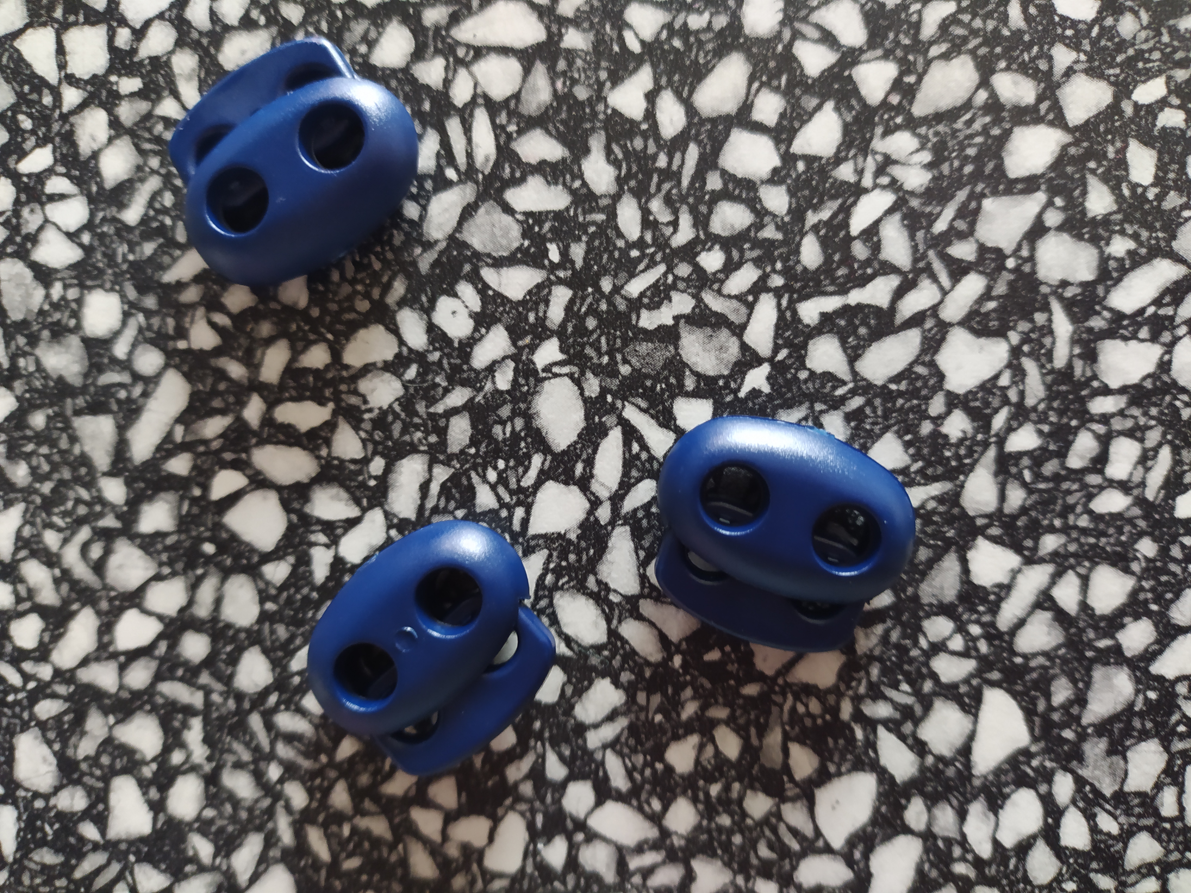 Brzdička dvoušňůrová velká temně modrá