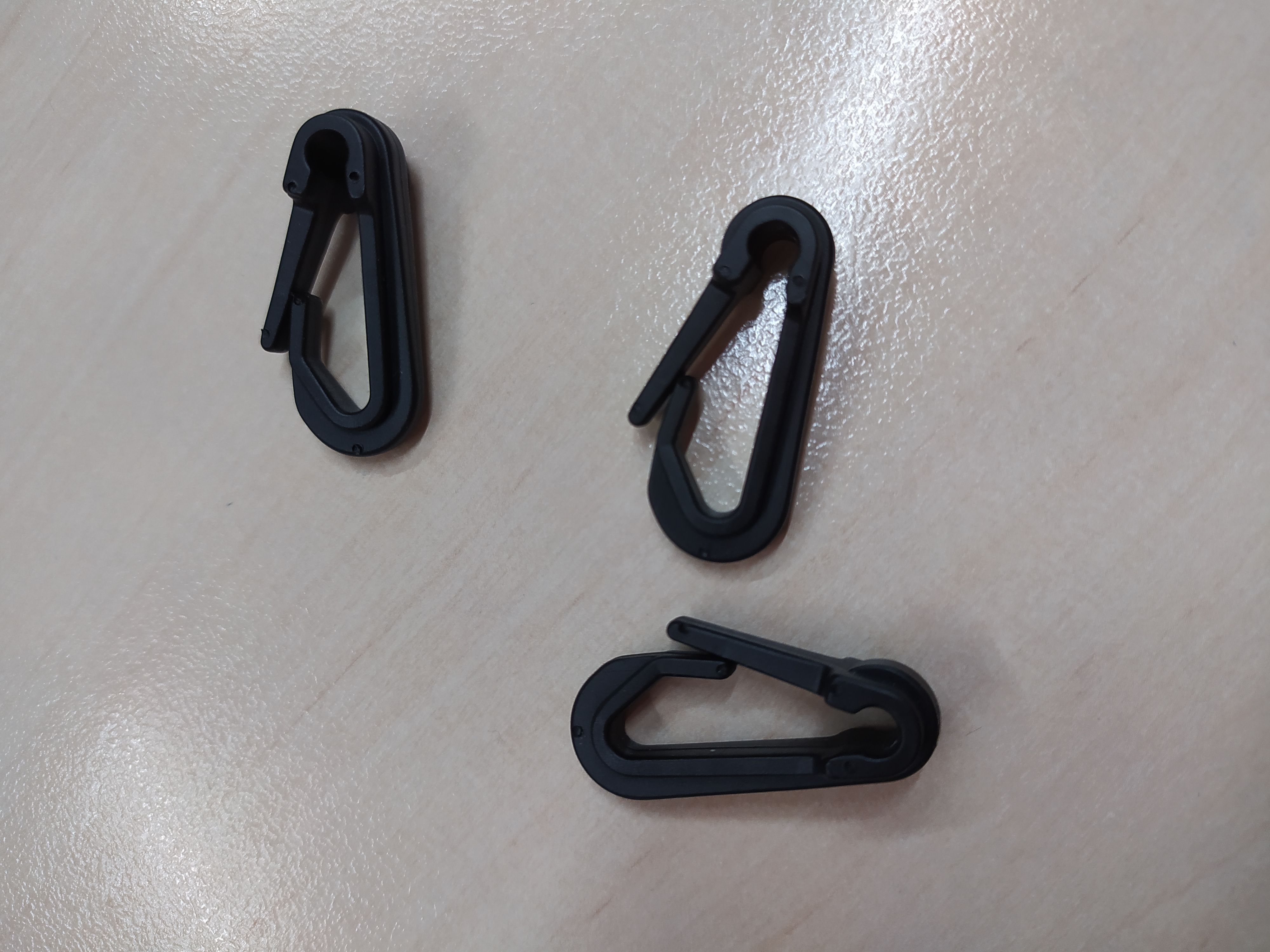 Karabina plastová 35 mm černá