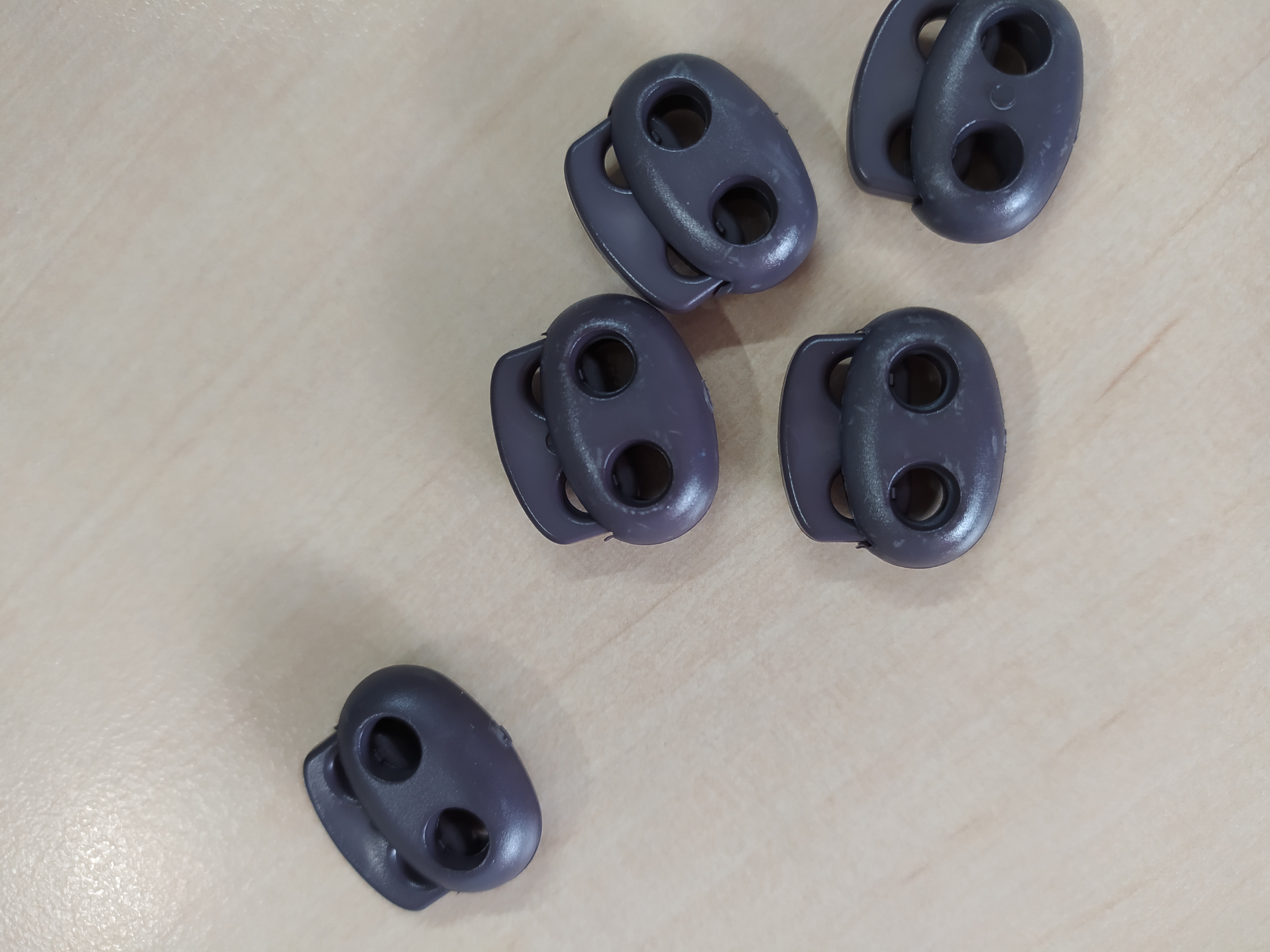 Brzdička dvoušňůrová velká tmavě šedá