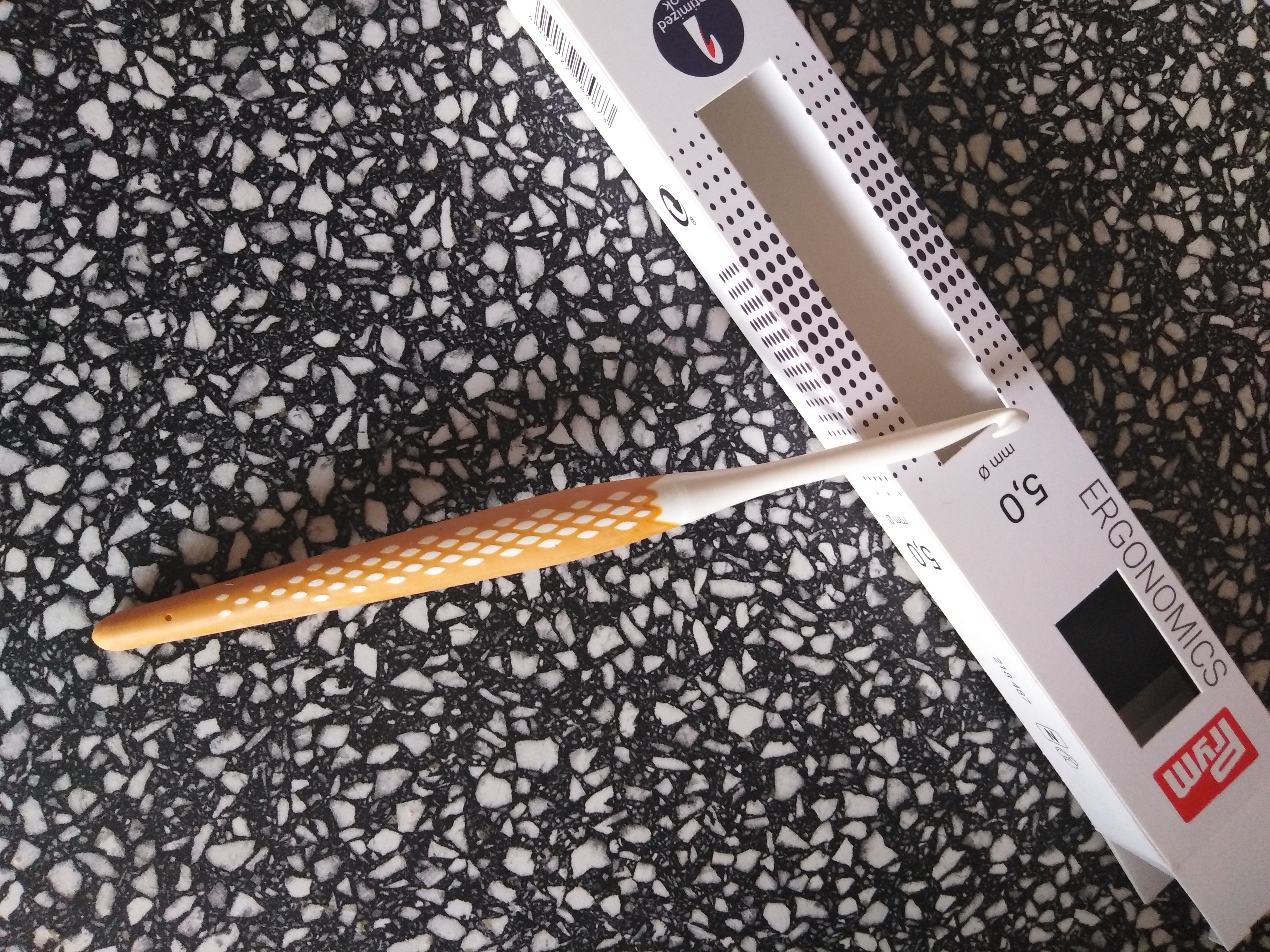 Háček na vlnu ergonomický 5 mm/16 cm