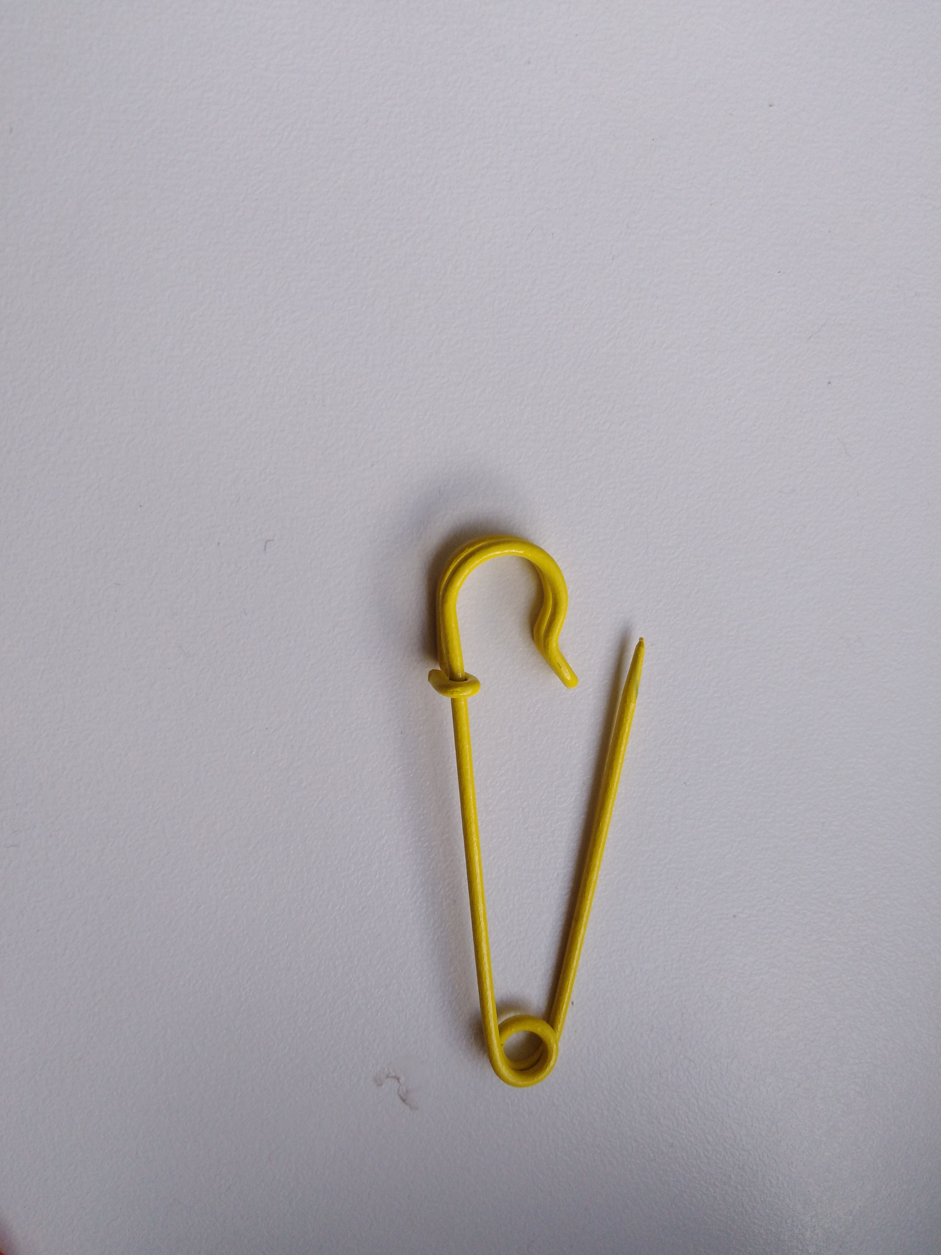 Špendlík zavírací Kilt 70 mm žlutý