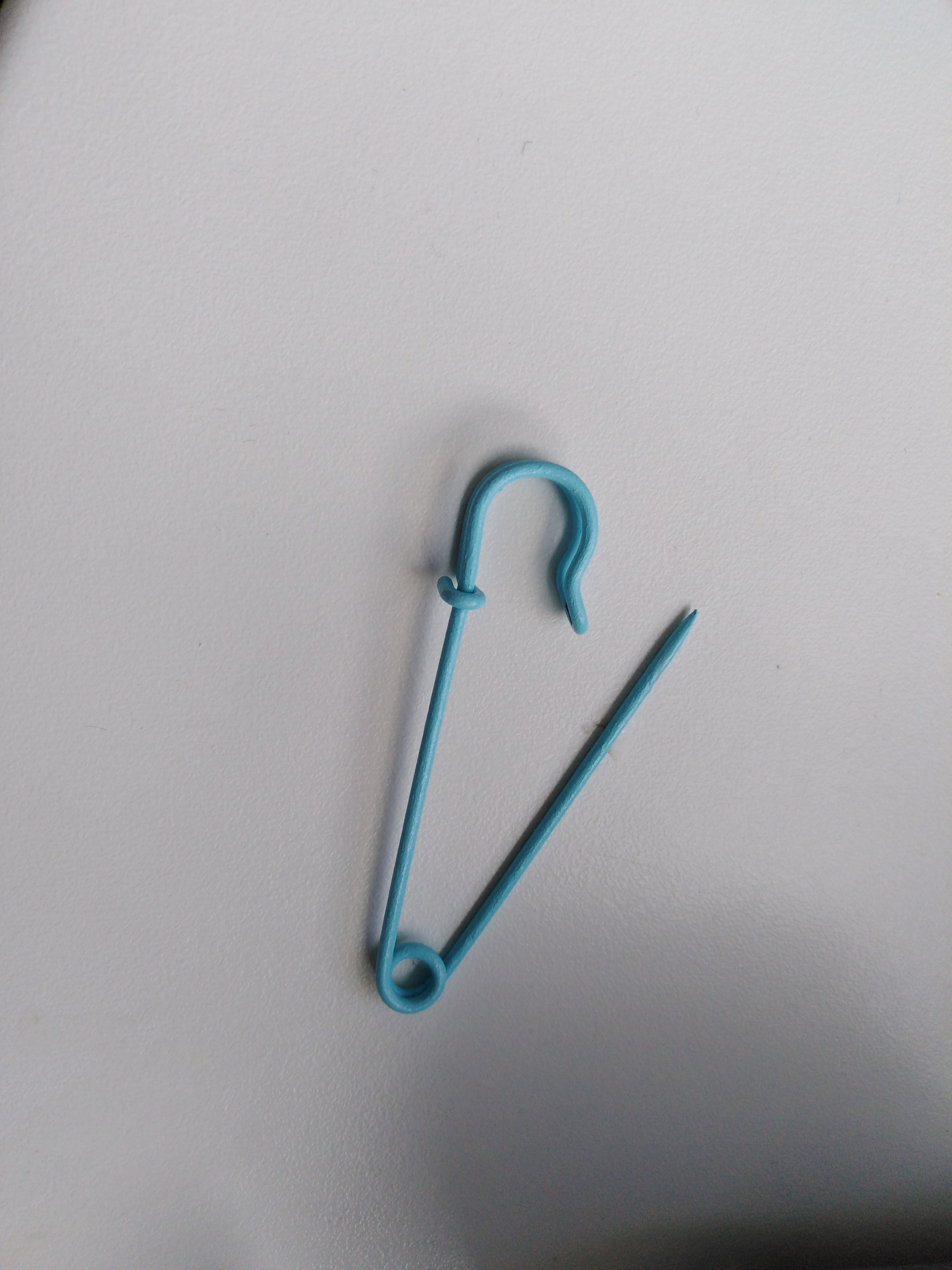 Špendlík zavírací Kilt 70 mm světle modrý