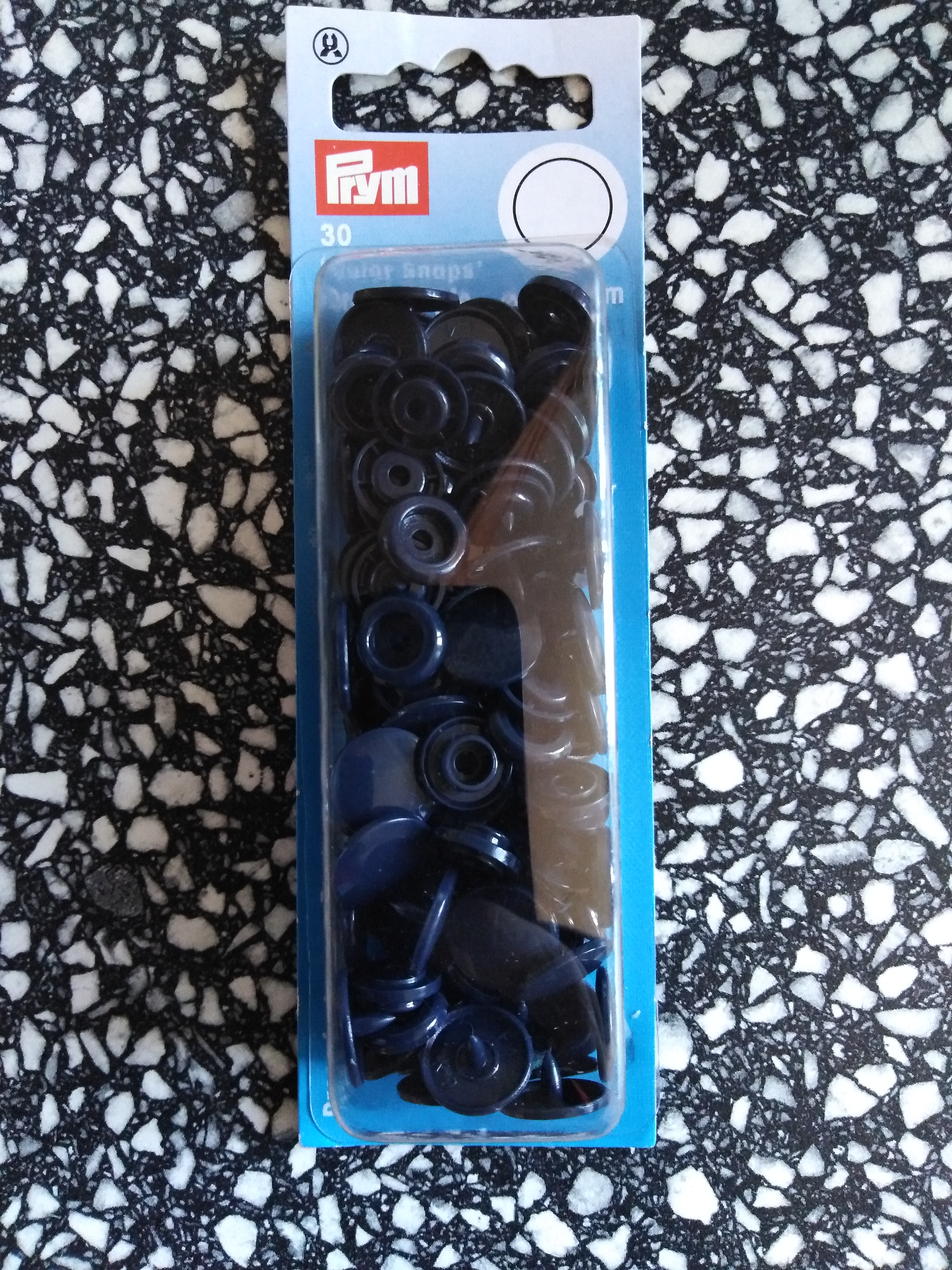 Plastové patentky kulaté námořní modré