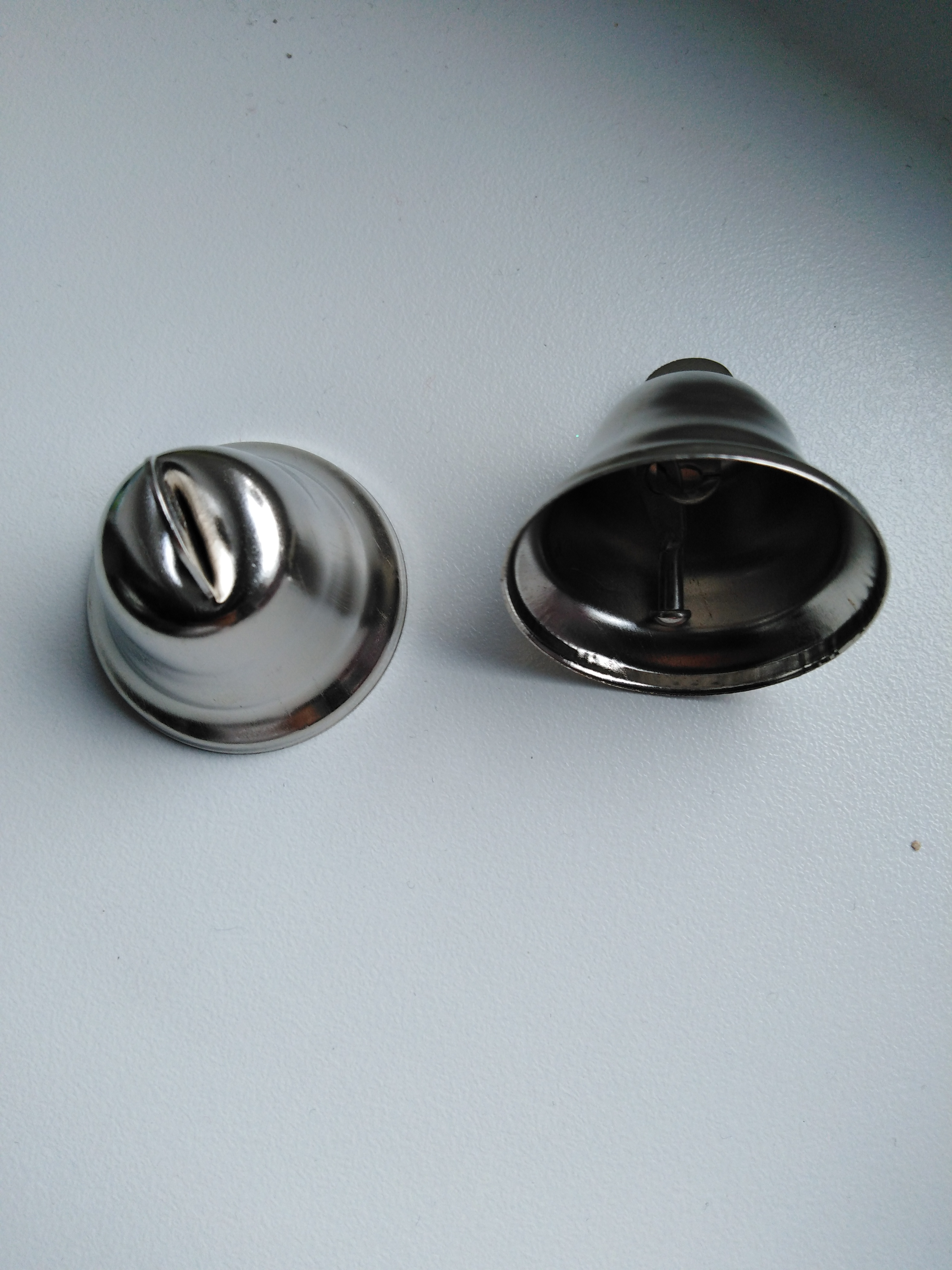 Kovový zvoneček 40 mm stříbrný