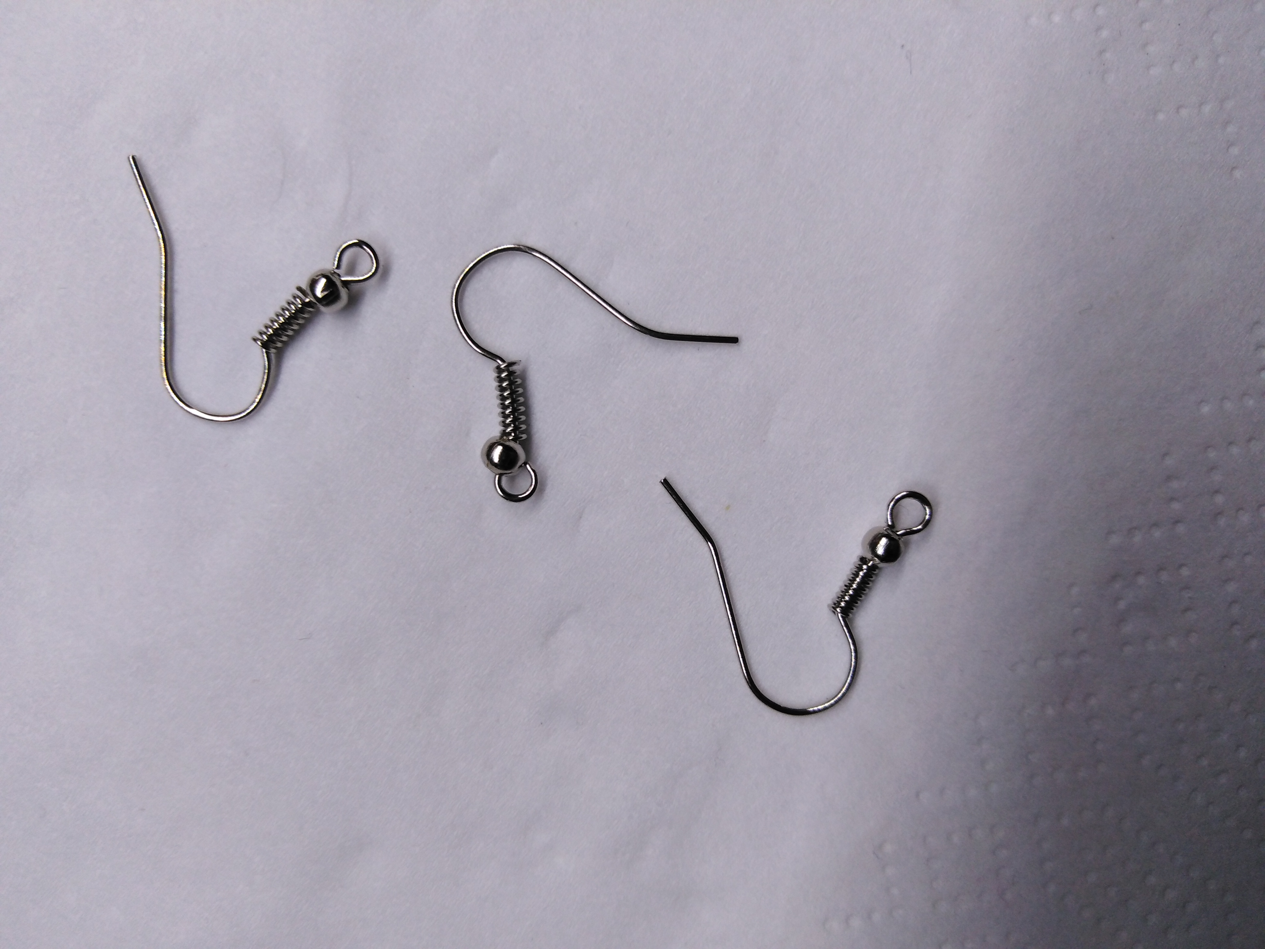 Kovový naušnicový háček stříbrný