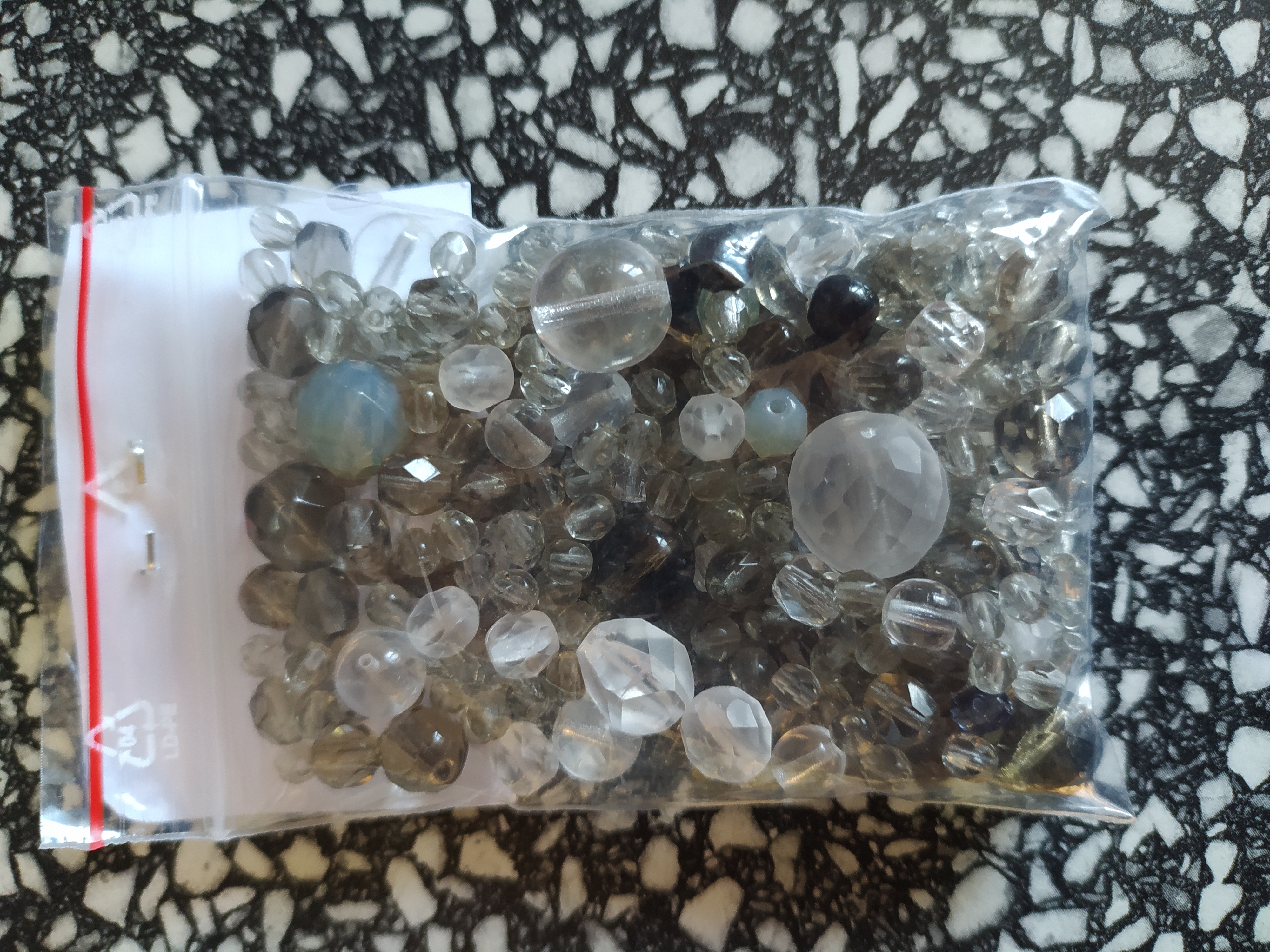 Korálky skleněné mix 50 g šedé