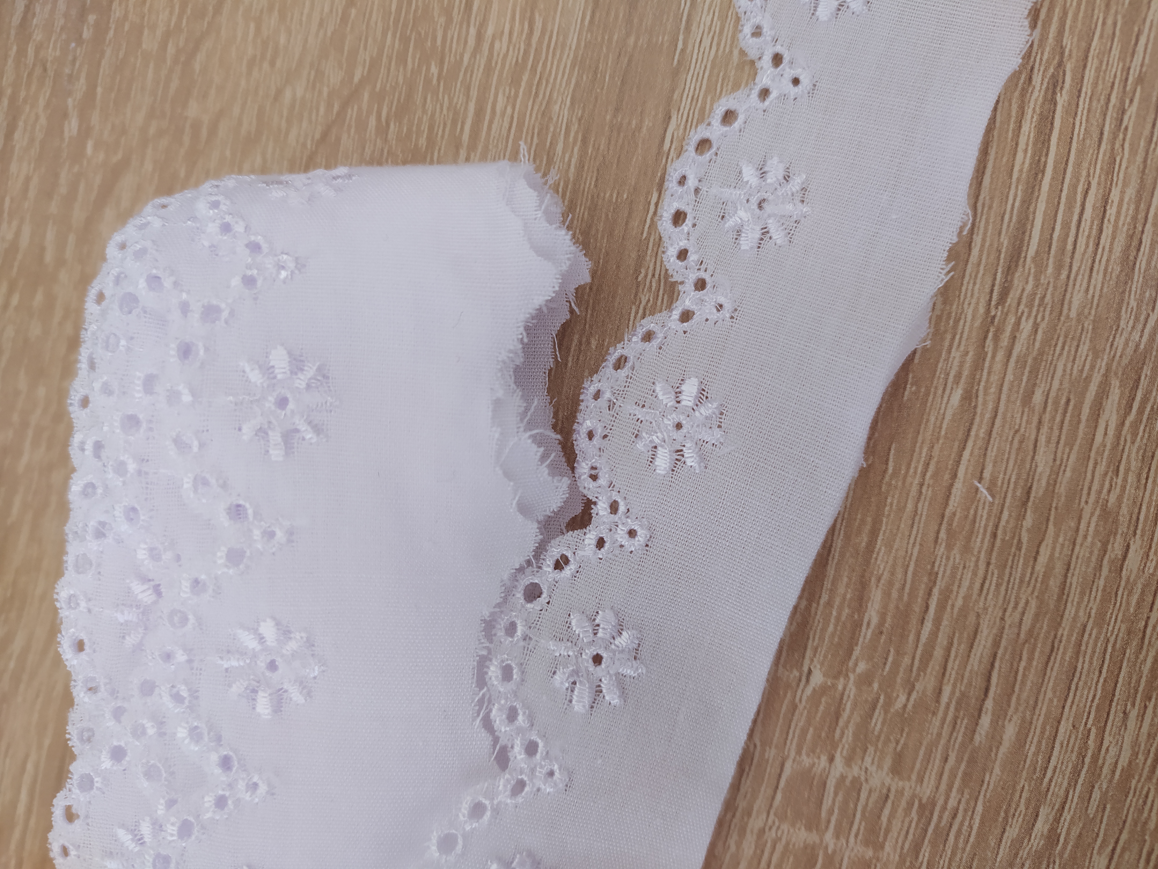 Štykování 25 mm bílé