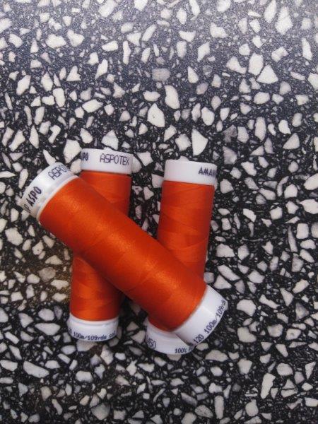 Nitě pružné a entlovací 100 m nektarová 450