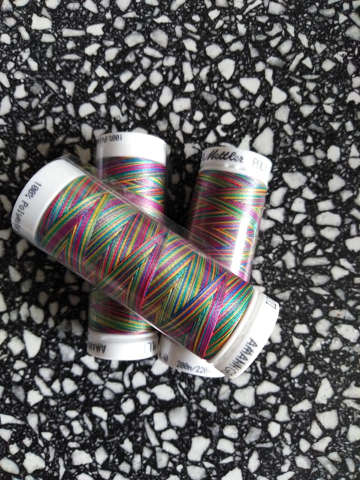 Nitě Poly Sheen Multi 200 m trilobalová s leskem 9916 melír 17