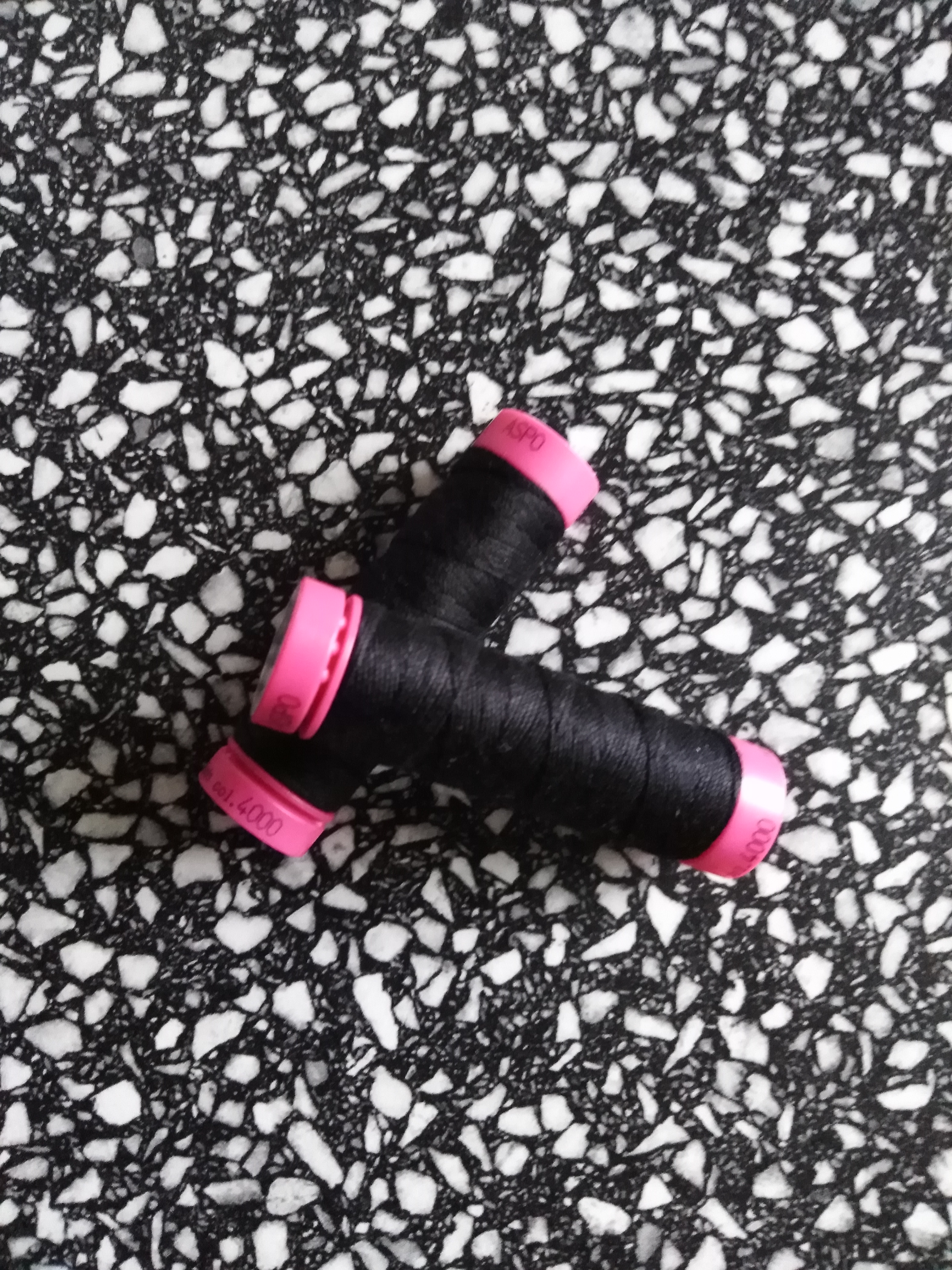 Nitě jeansové ASPO 30 m černé 4000