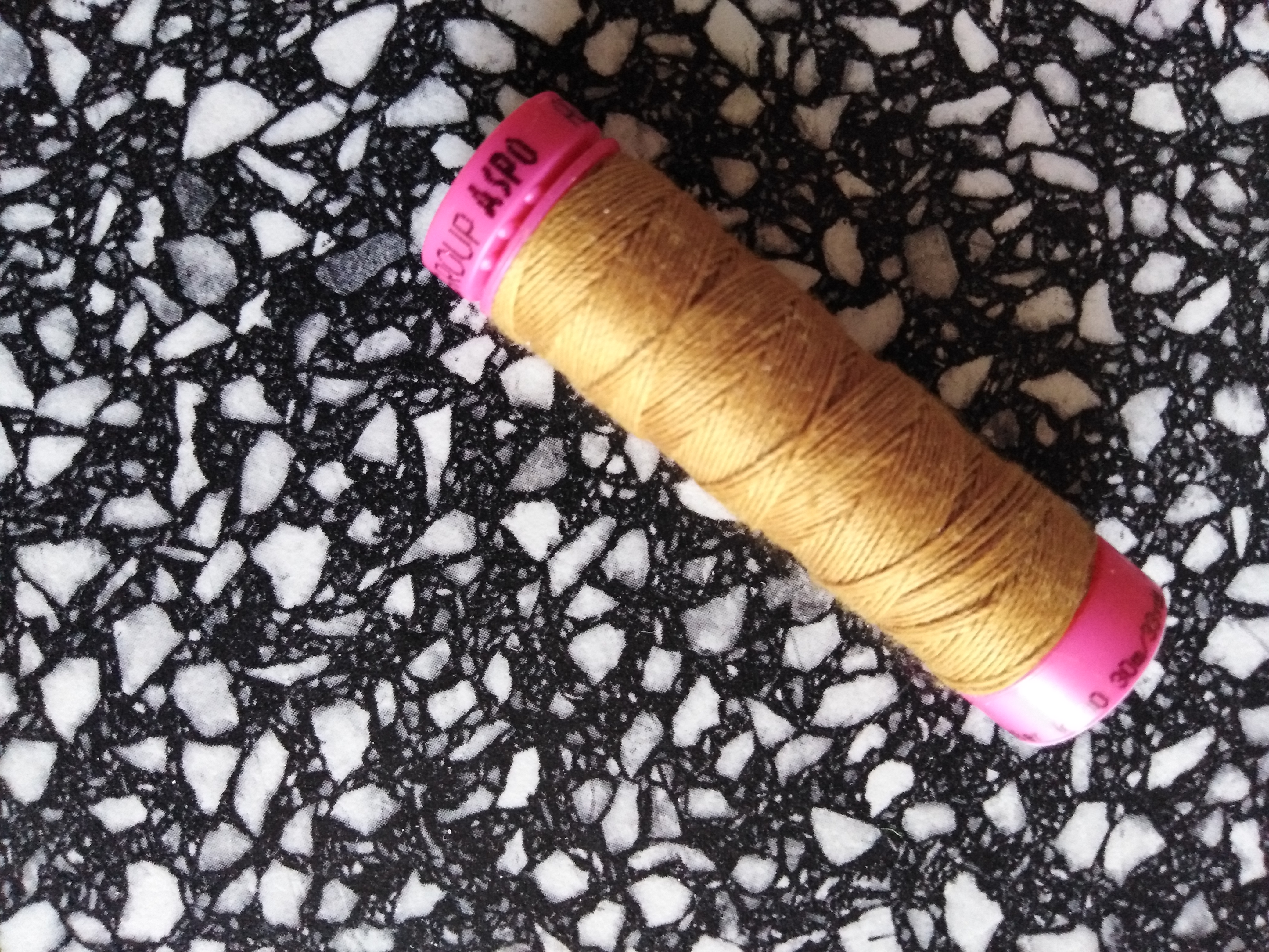 Nitě jeansové ASPO 30 m jantarové 1130