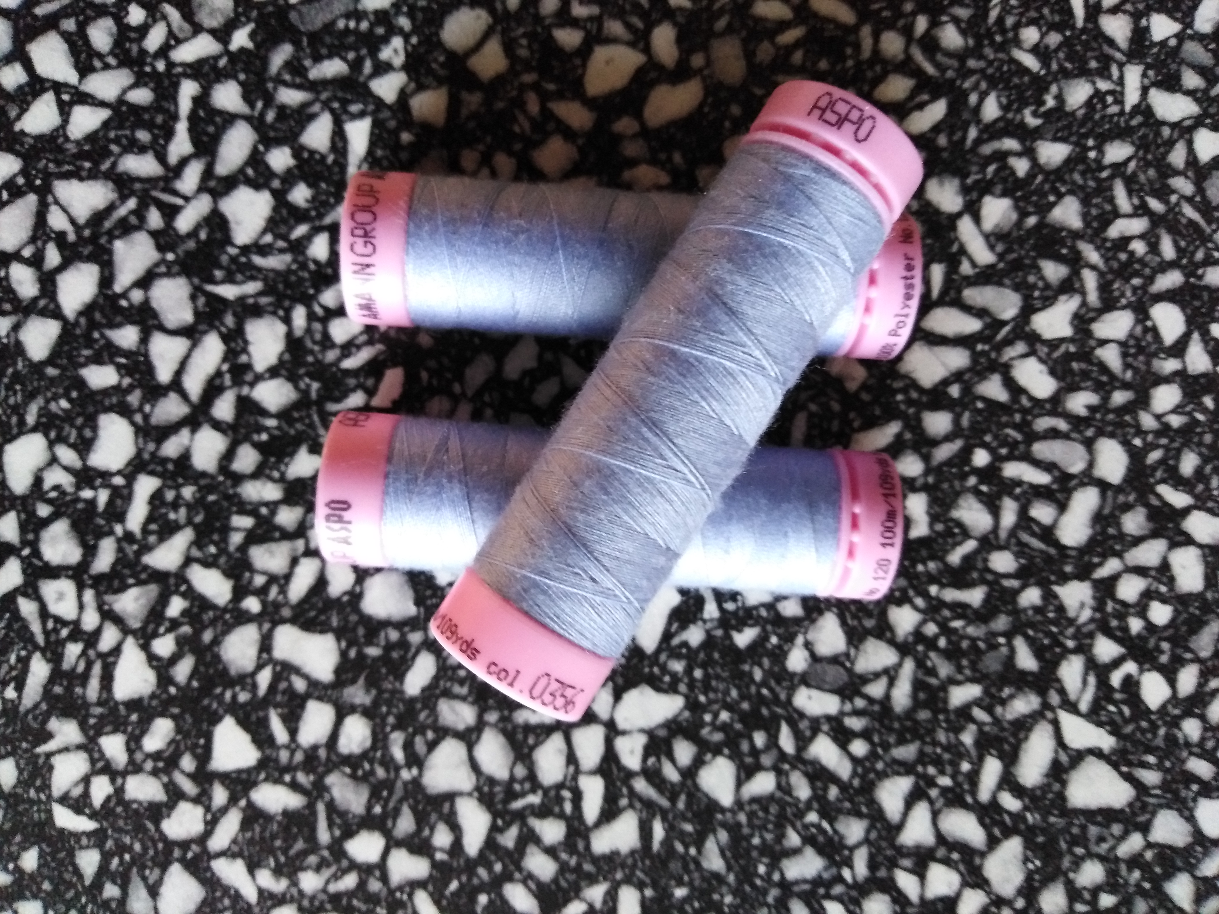 Nitě univerzální PES 100 m pomněnka 356