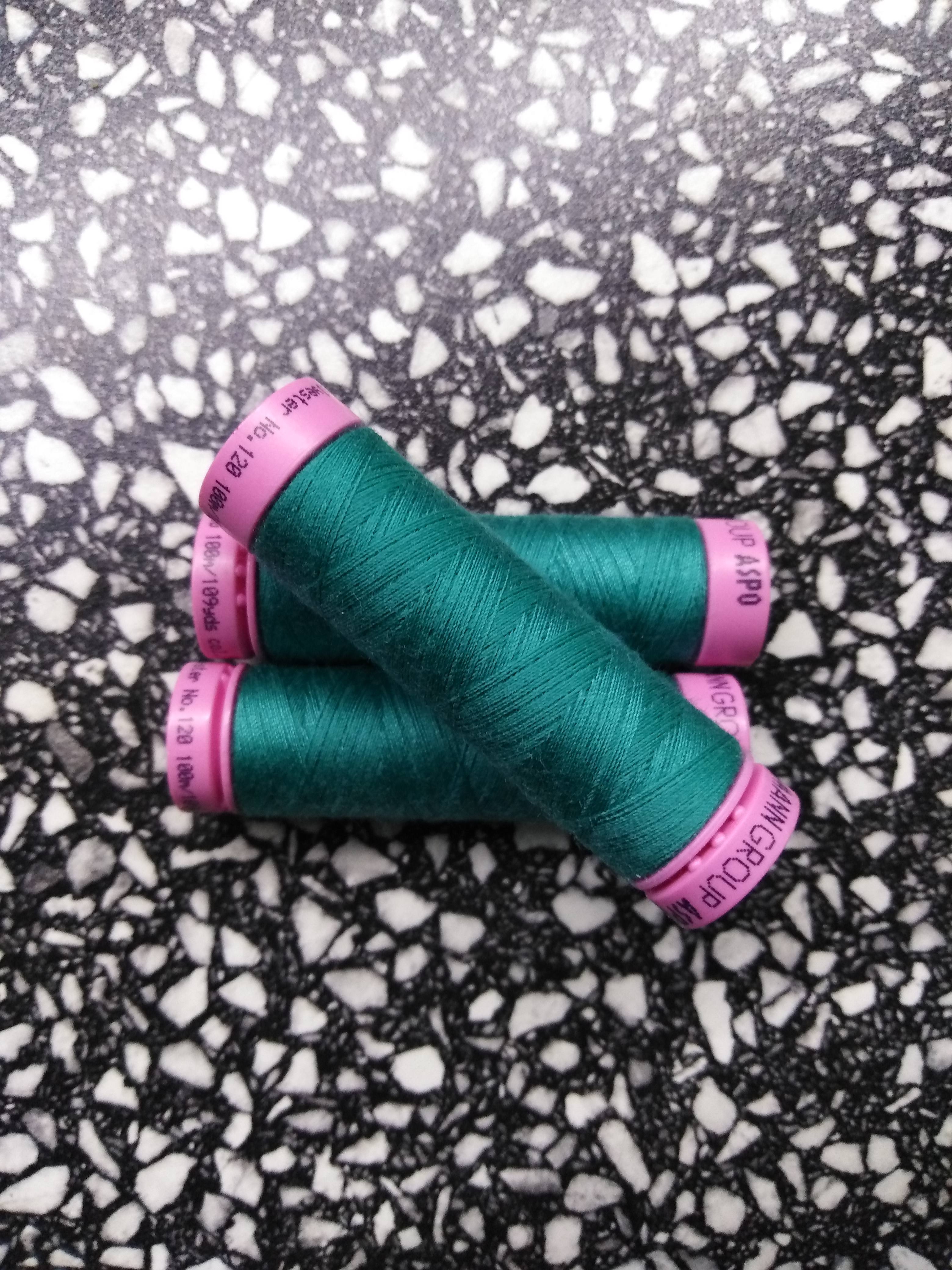 Nitě univerzální PES 100 m nefritová 1091