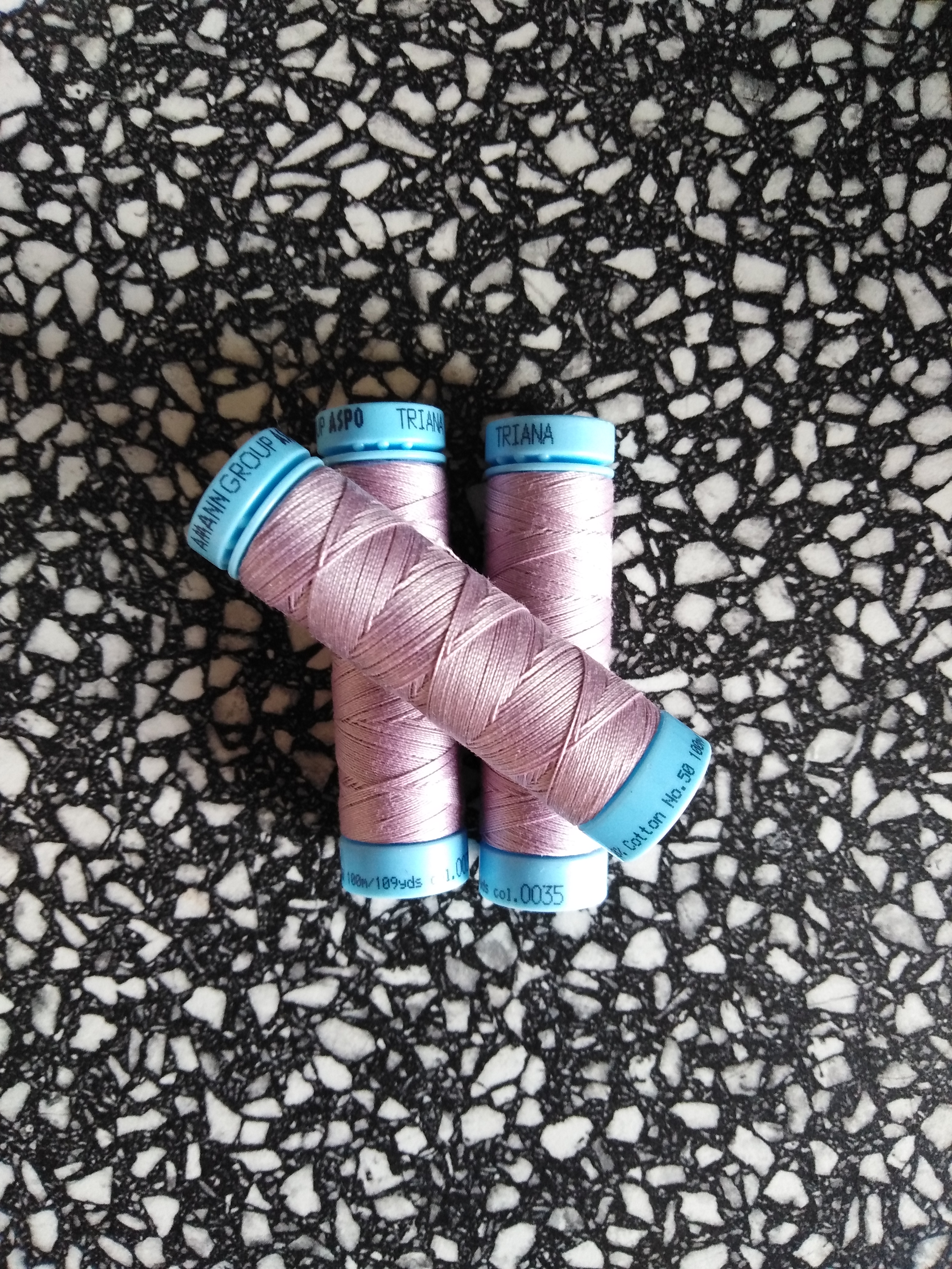 Univerzální bavlněná nit světle fialová 35