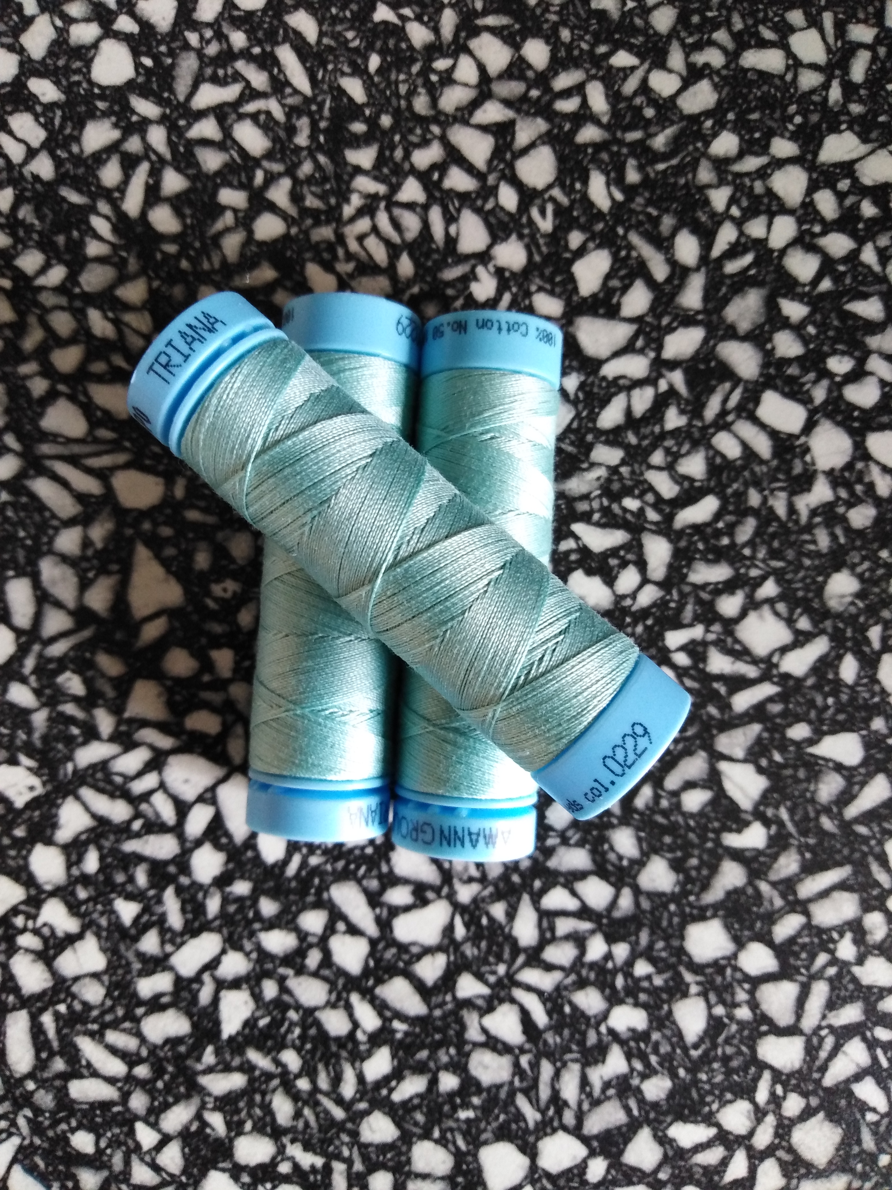 Univerzální bavlněná nit zelený tyrkys 229