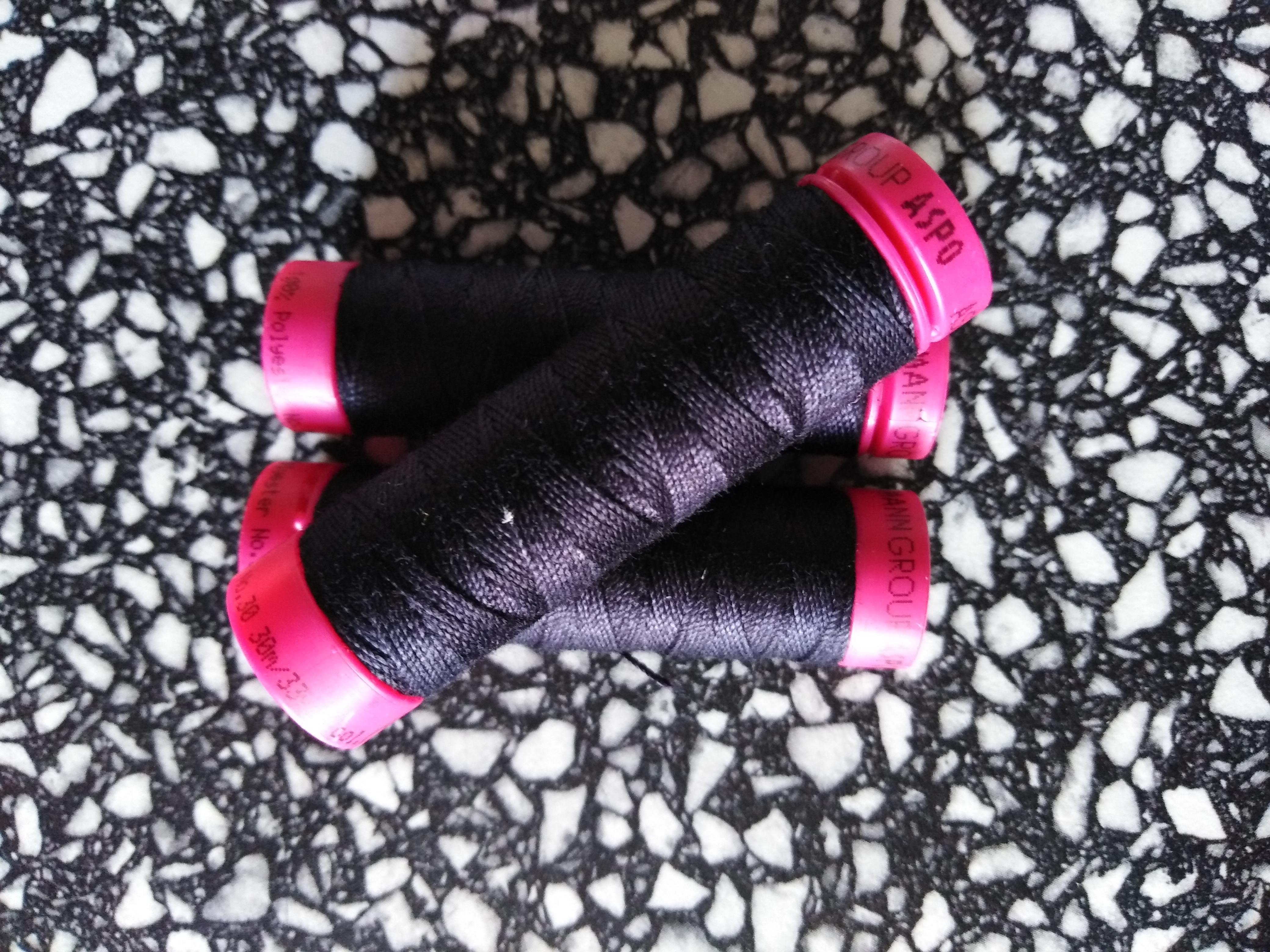 Jeansové velmi pevné nitě 30 m temně modré 822