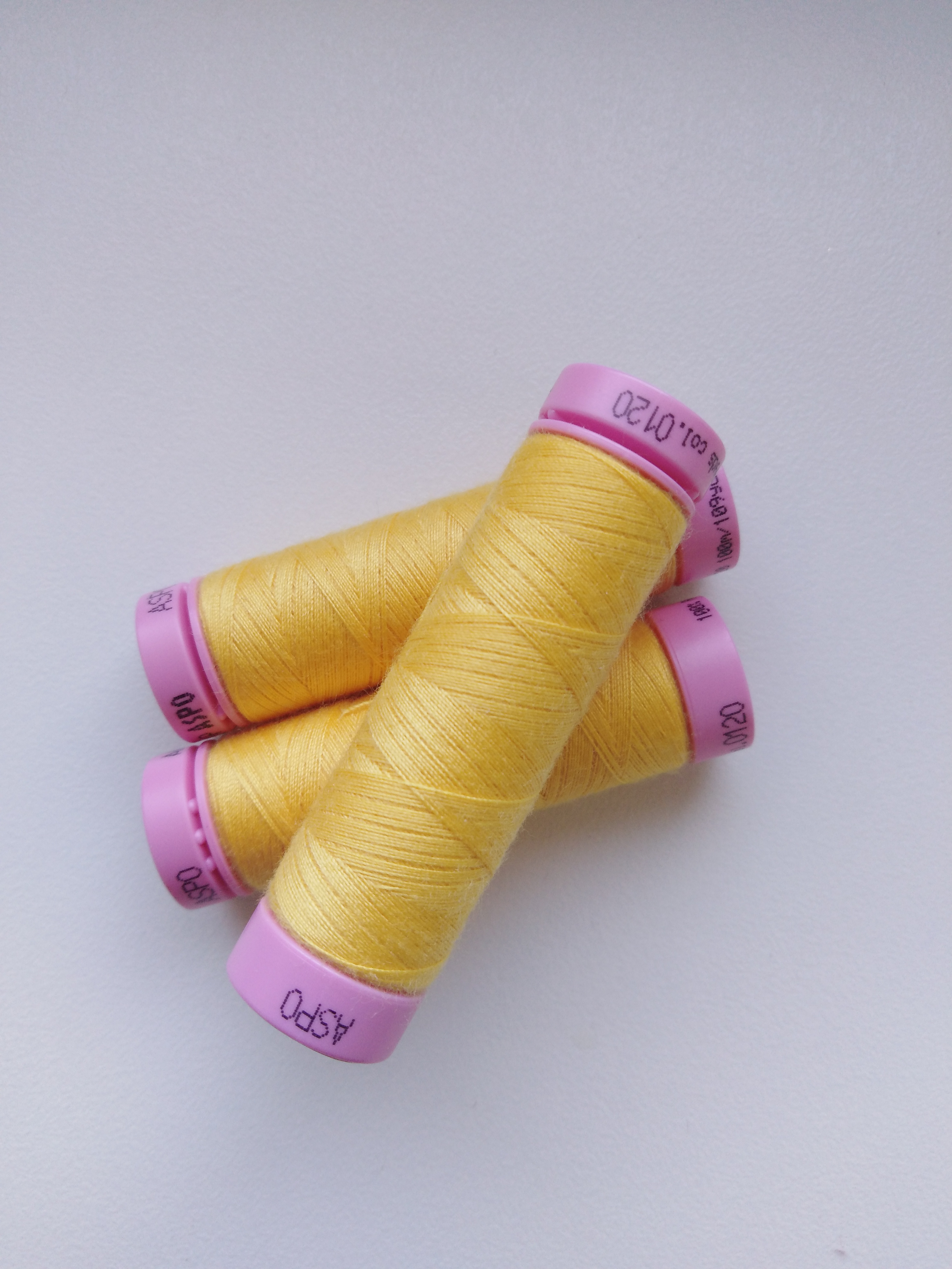 Nitě univerzální PES 100 m žlutá 120