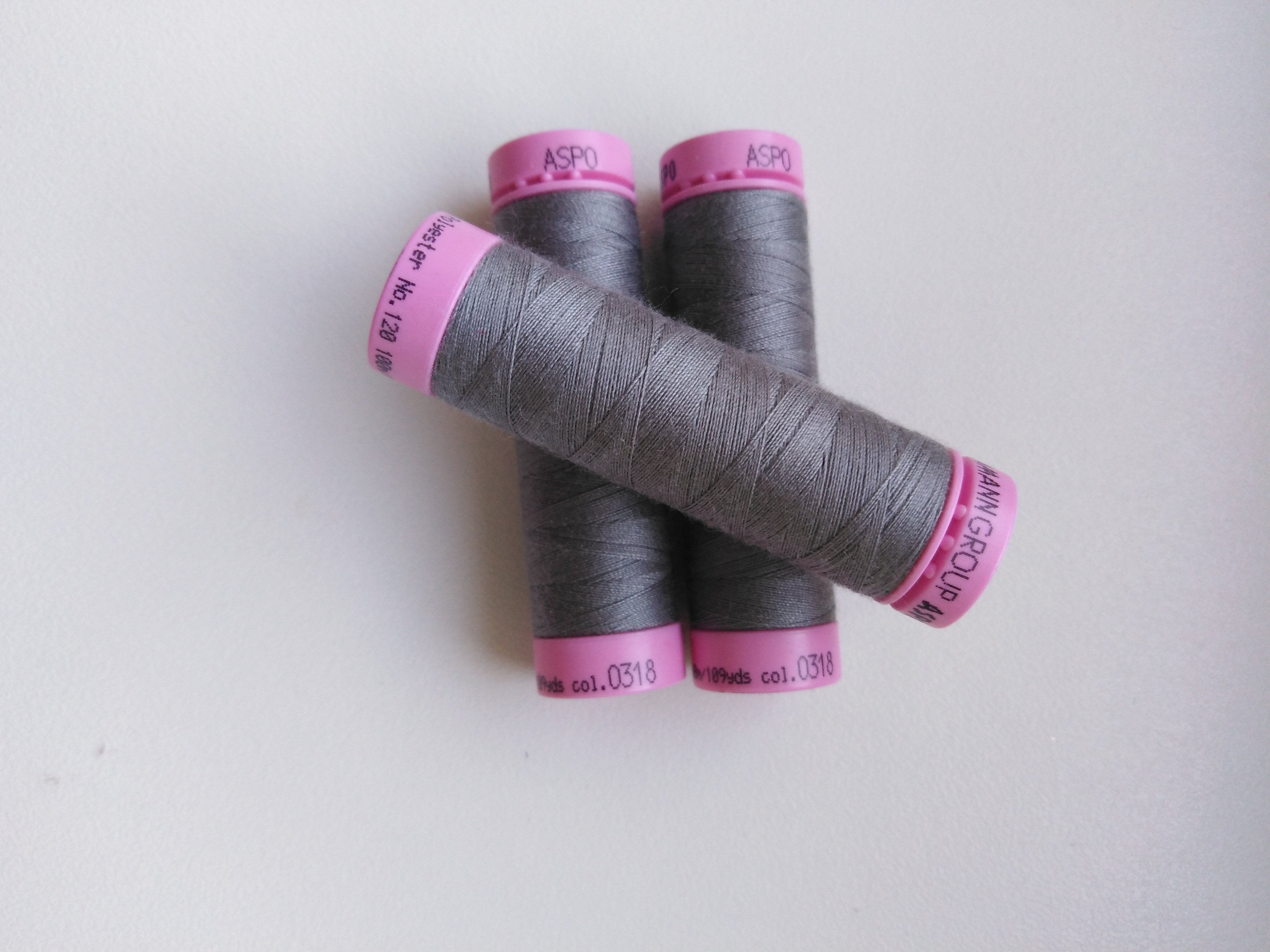 Nitě univerzální PES 100 m šedá 318