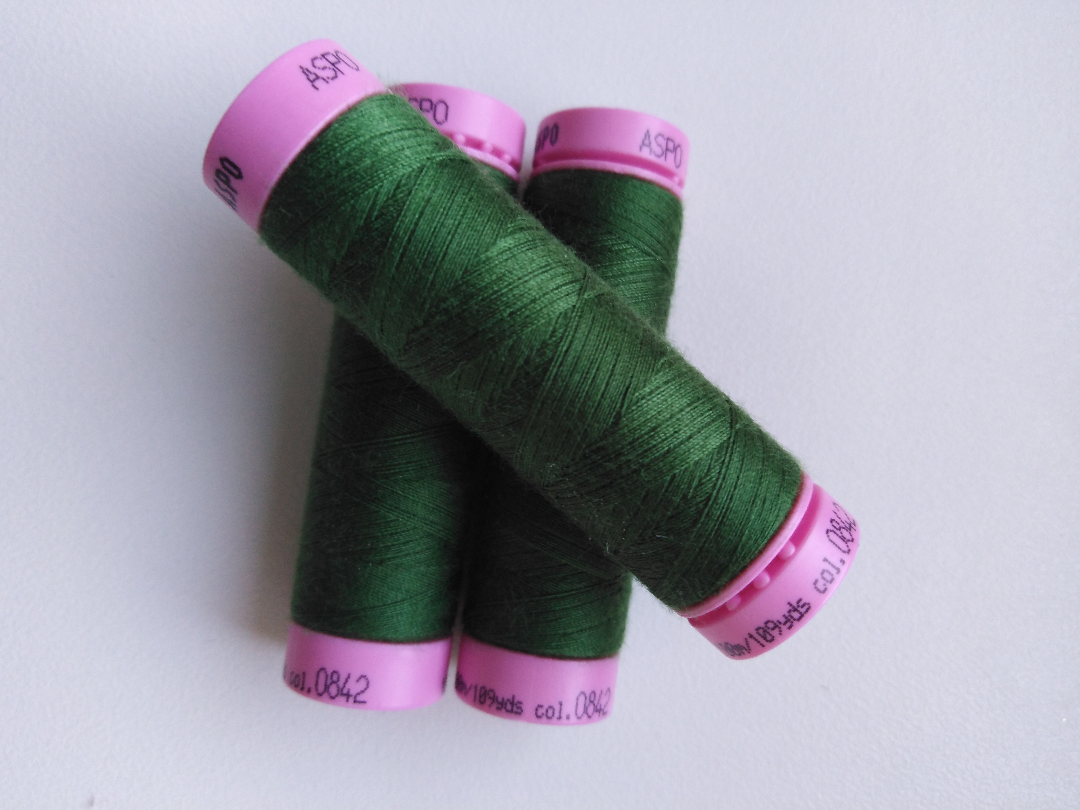 Nitě univerzální PES 100 m olivová zeleň 842