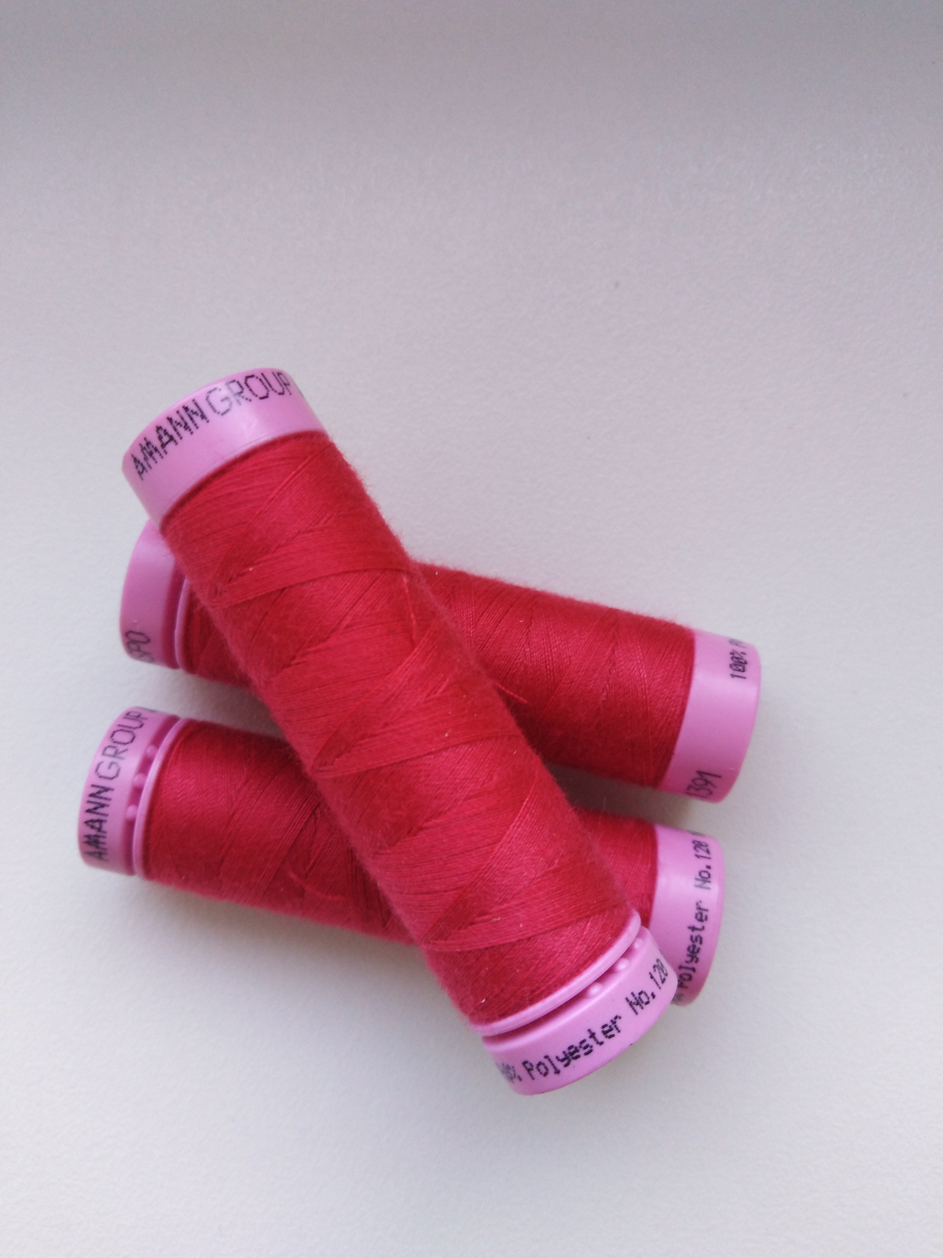 Nitě univerzální PES 100 m červeně nachová 1391