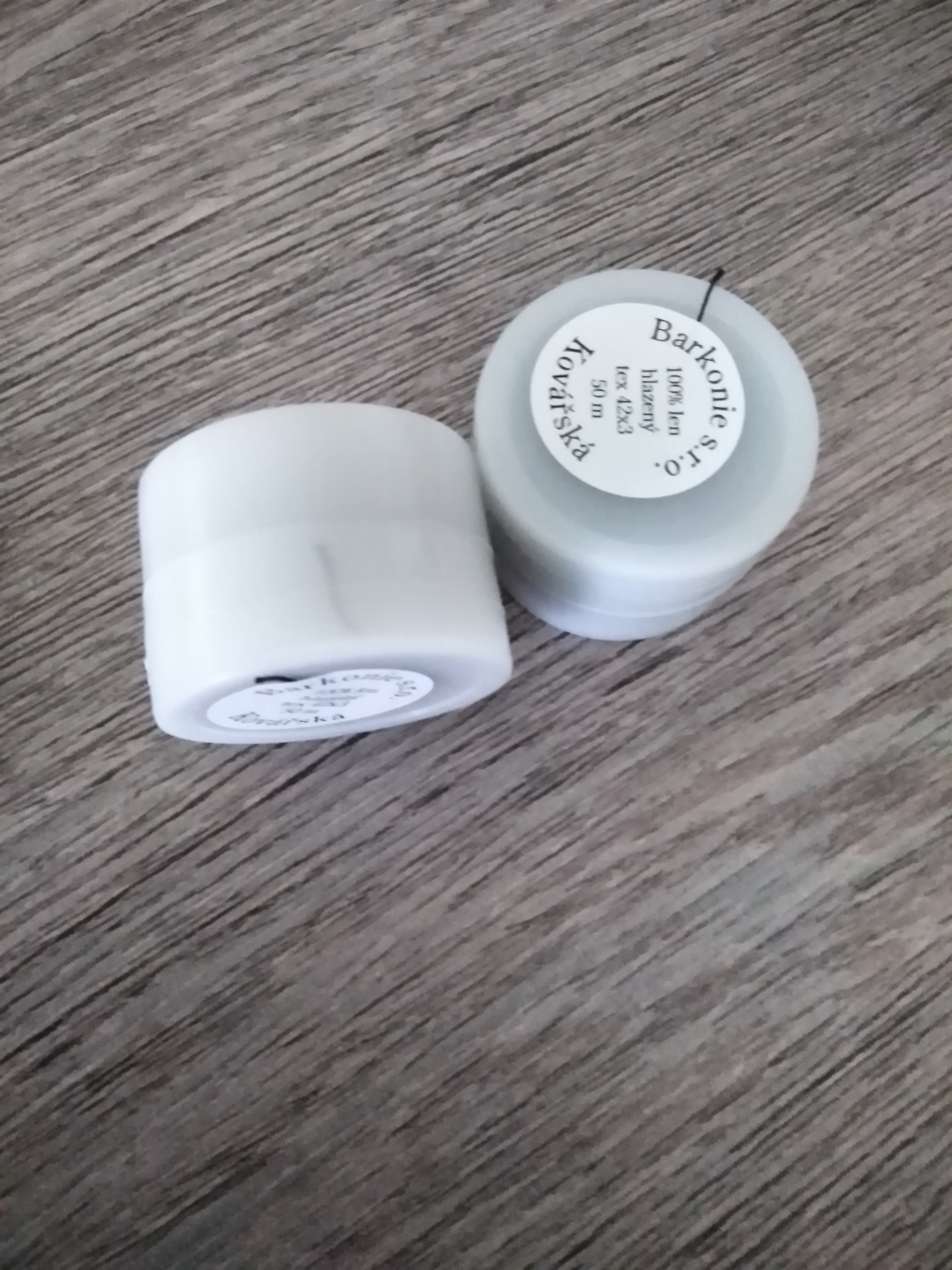 Lněná knoflíková niť - kapsle 50 m černá